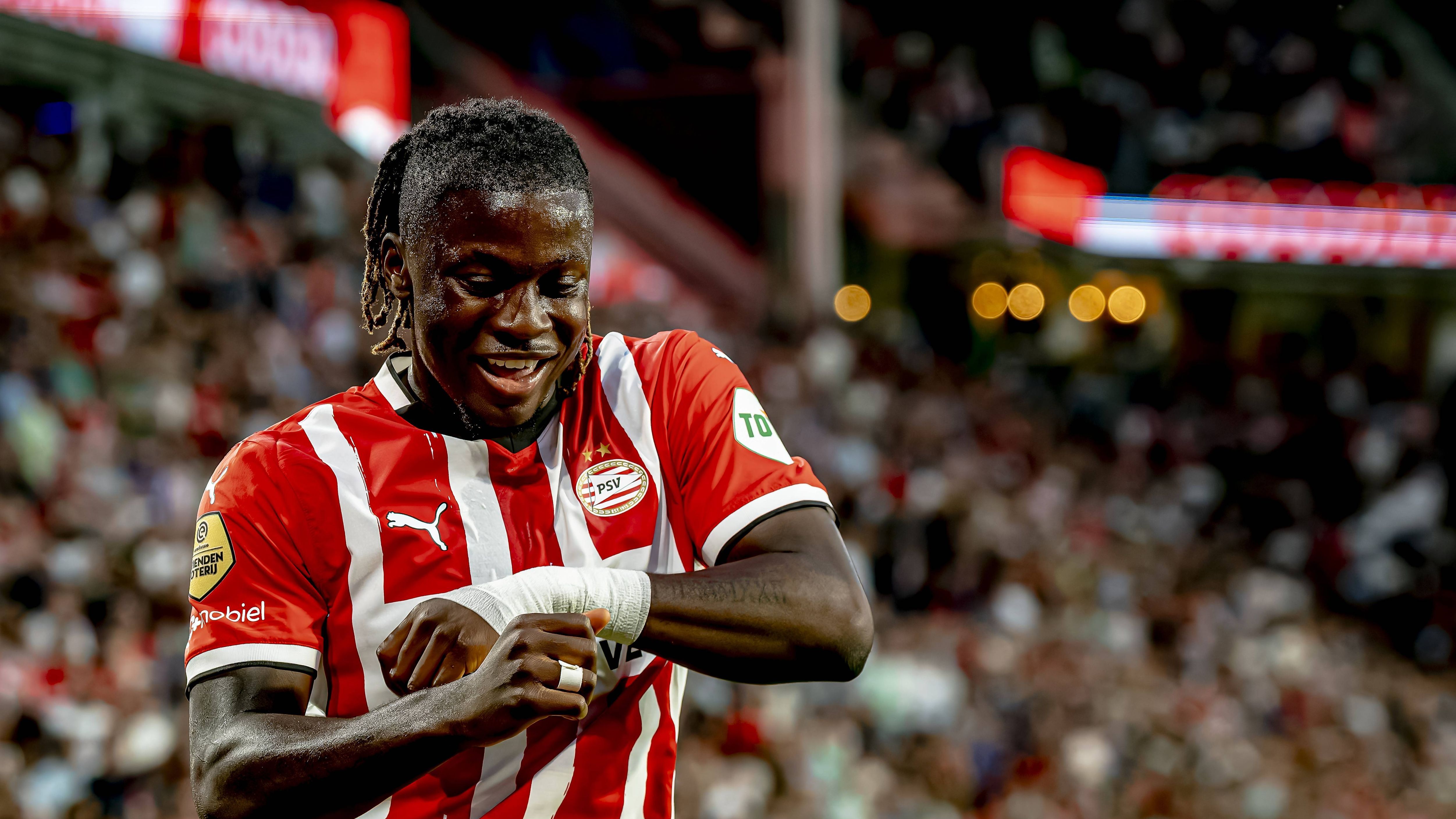 Erik ten Hag lands another signing! 'Extremely powerful and fast' teenage striker completes move to Bayer Leverkusen from Spanish club