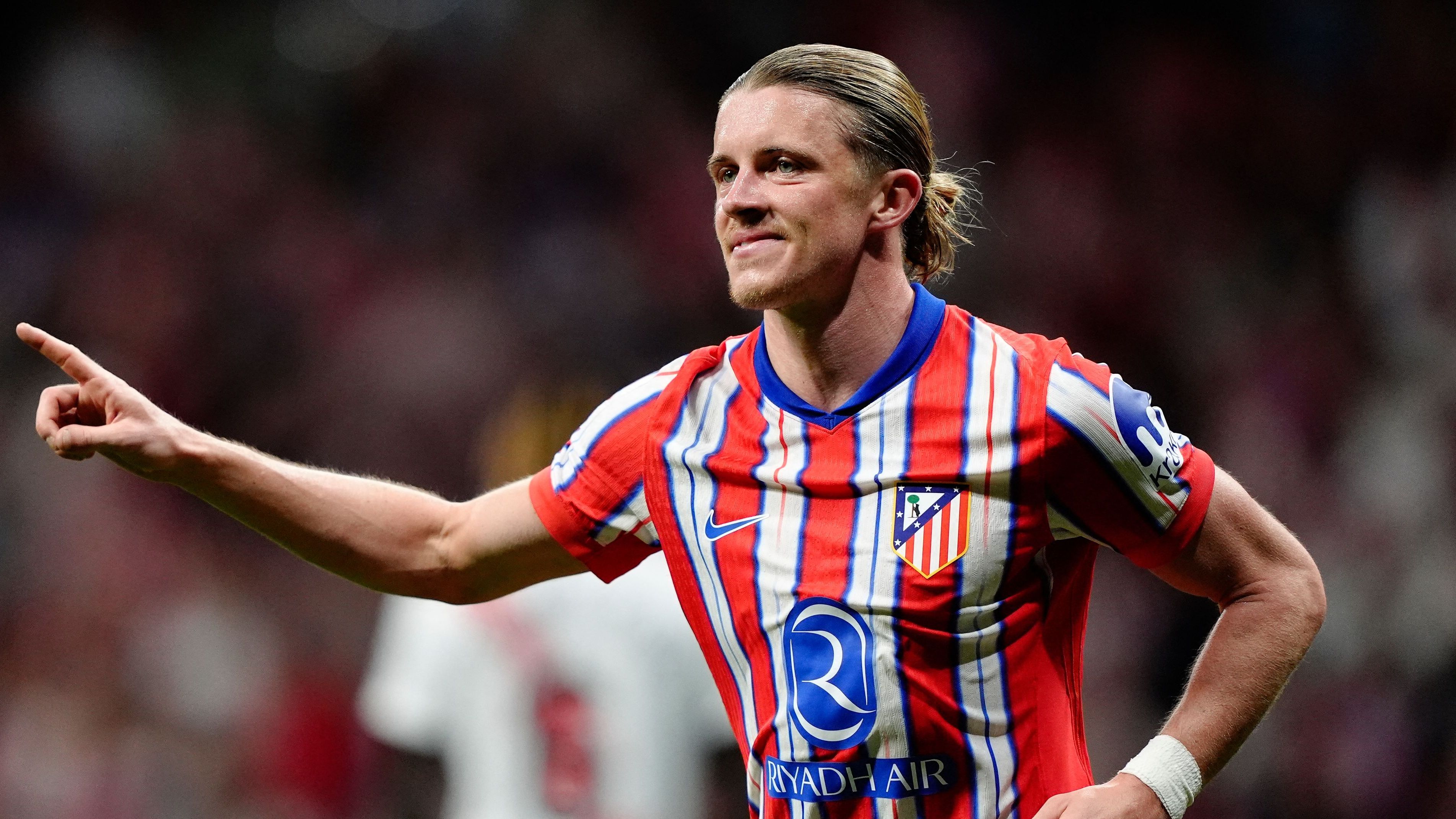 Newcastle eye £36m summer move for ex-Chelsea star as Eddie Howe bids to reinvigorate St James' Park midfield