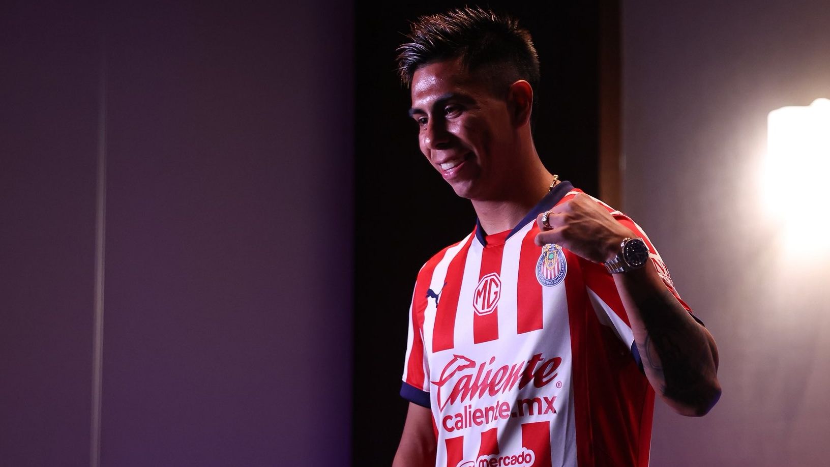 Efraín Álvarez becomes first Chivas player since Alexis Vega to wear No. 10 jersey; USMNT's Cade Cowell also switches numbers