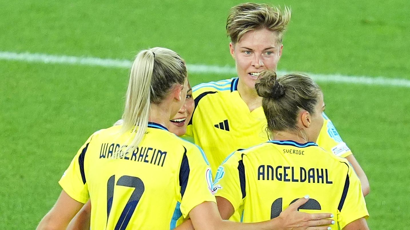 Stina Blackstenius and Smilla Holmberg steal the show as Sweden sweep past Germany and top group