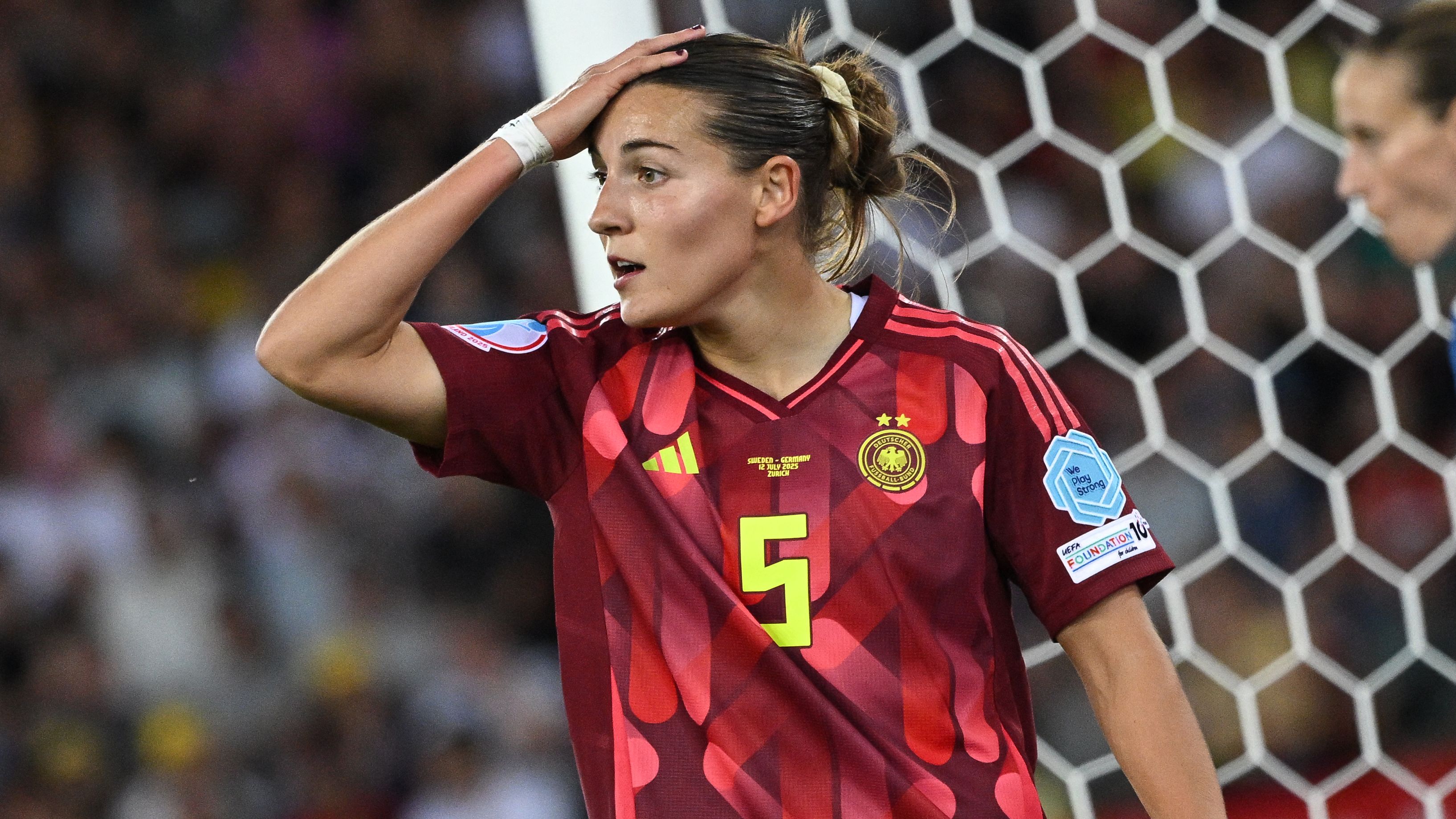 Stina Blackstenius and Smilla Holmberg steal the show as Sweden sweep past Germany and top group