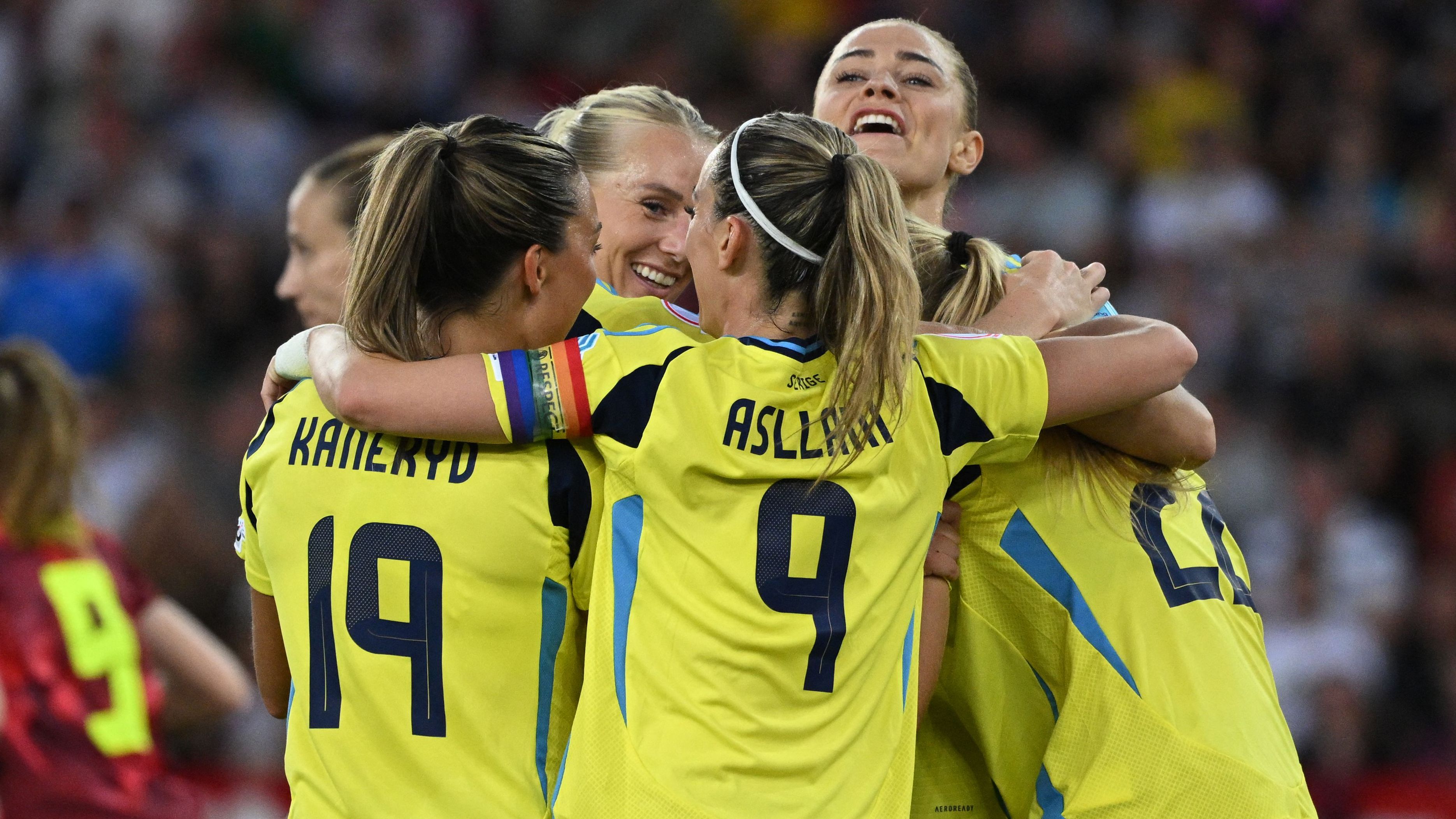 Stina Blackstenius and Smilla Holmberg steal the show as Sweden sweep past Germany and top group