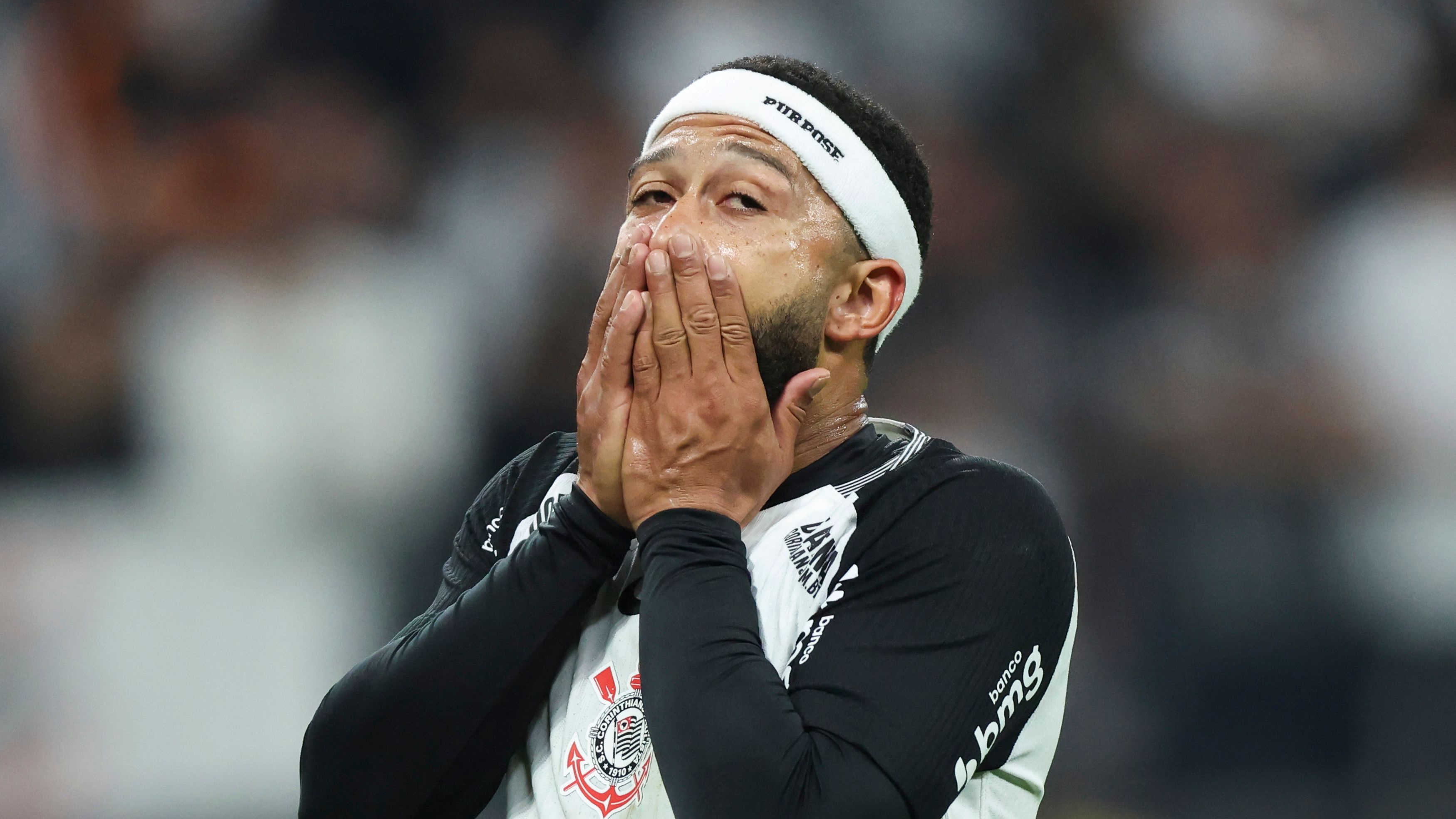 Memphis Depay in talks to join up with former Man Utd boss as Dutch attacker prepares for return to Europe after breakdown in Corinthians relationship