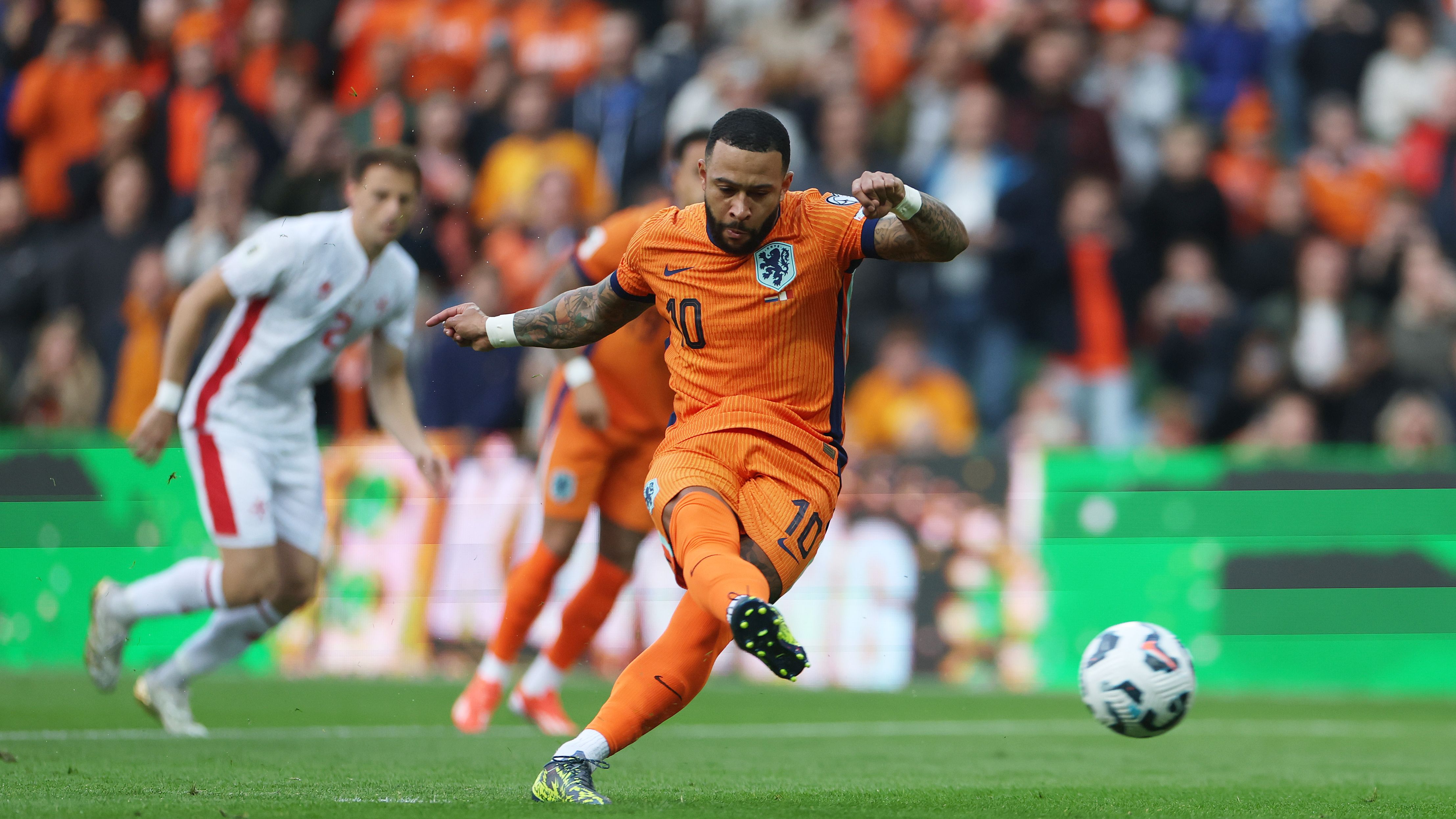 Memphis Depay in talks to join up with former Man Utd boss as Dutch attacker prepares for return to Europe after breakdown in Corinthians relationship