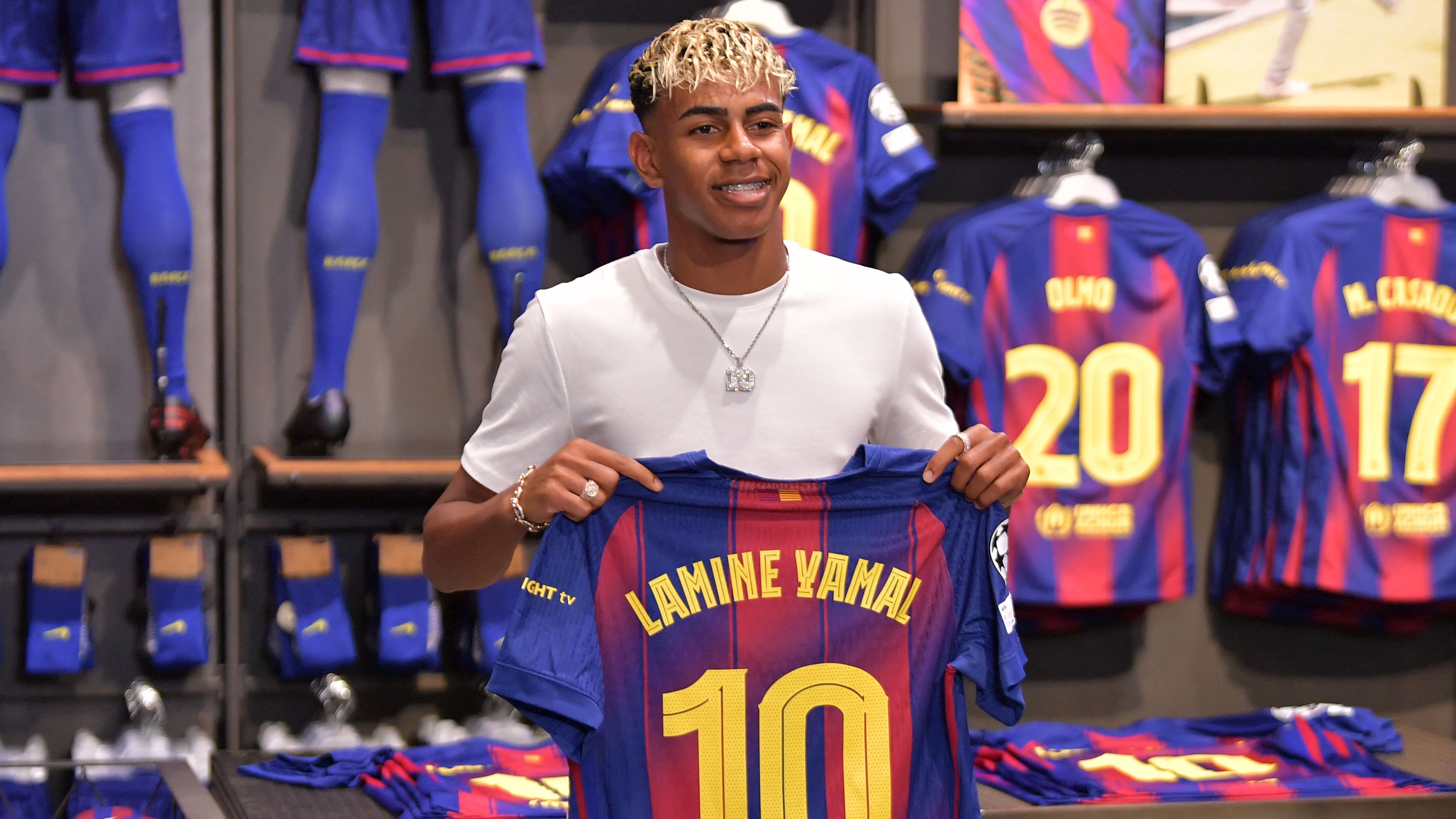 Lamine Yamal signs blockbuster new Barcelona contract & follows in Lionel Messi's footsteps by inheriting iconic shirt number & being crowned new No.10