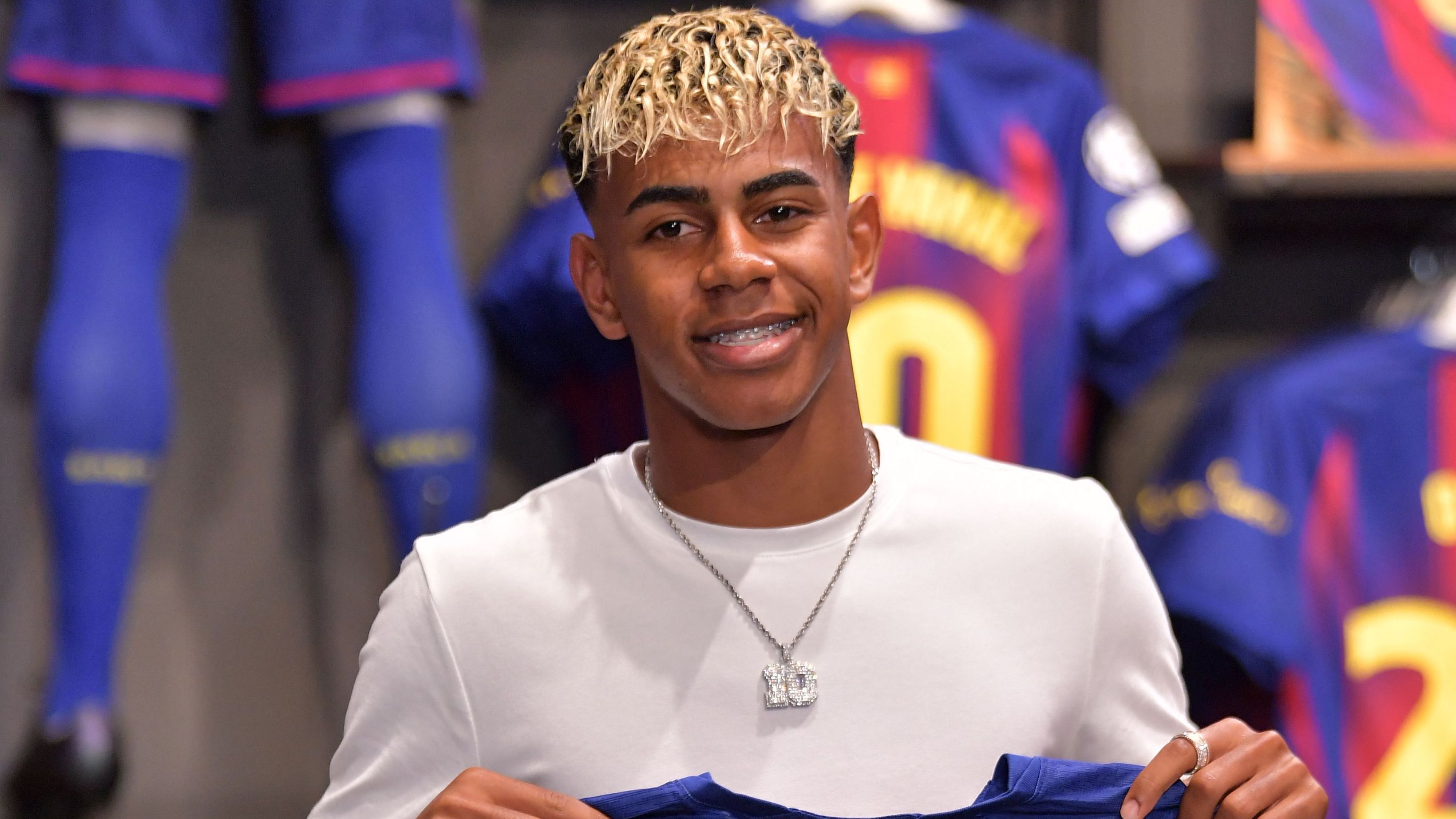 Lamine Yamal signs blockbuster new Barcelona contract & follows in Lionel Messi's footsteps by inheriting iconic shirt number & being crowned new No.10