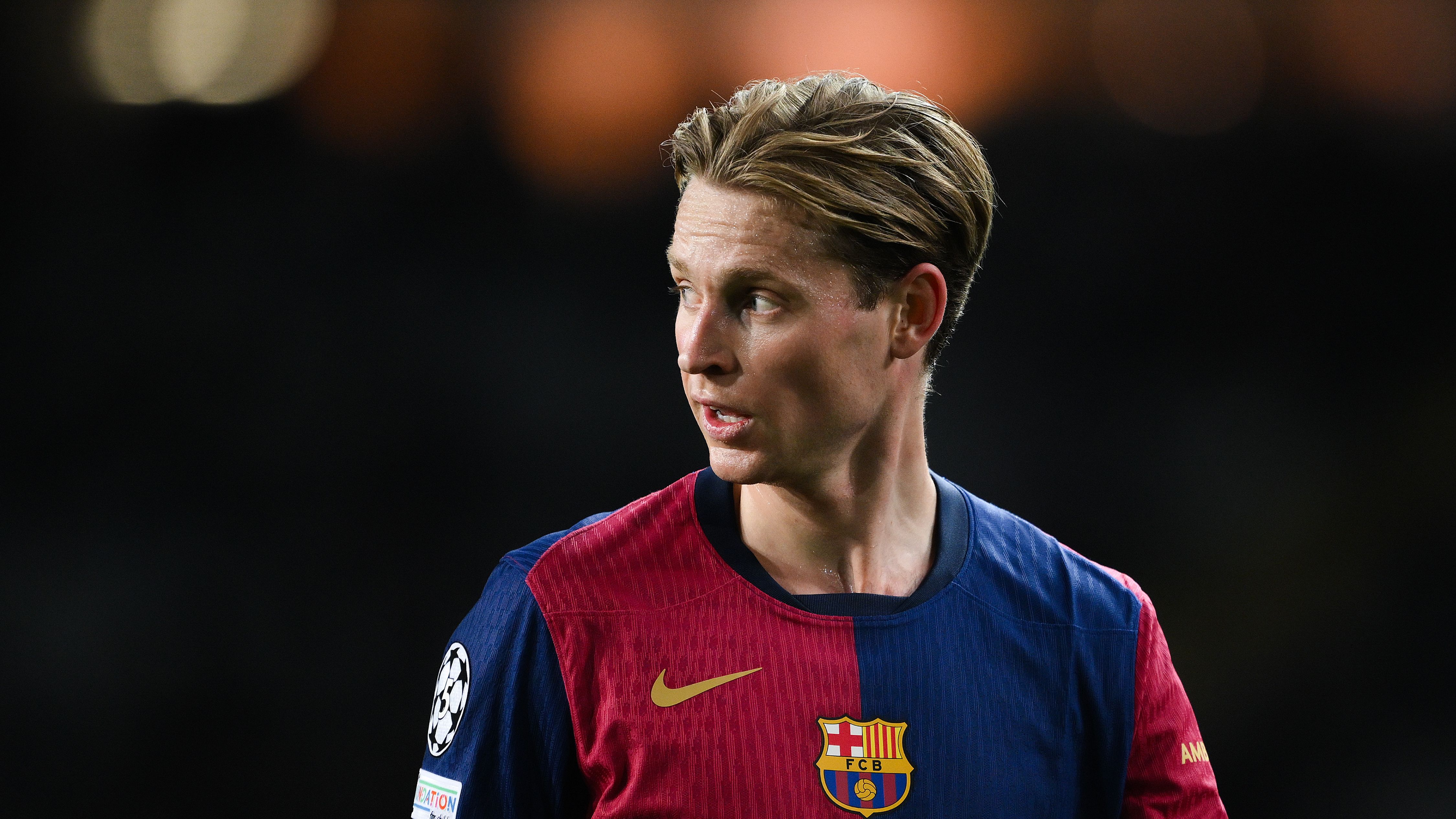 Barcelona waiting on Frenkie de Jong as midfielder's agent battle continues to hold up contract renewal