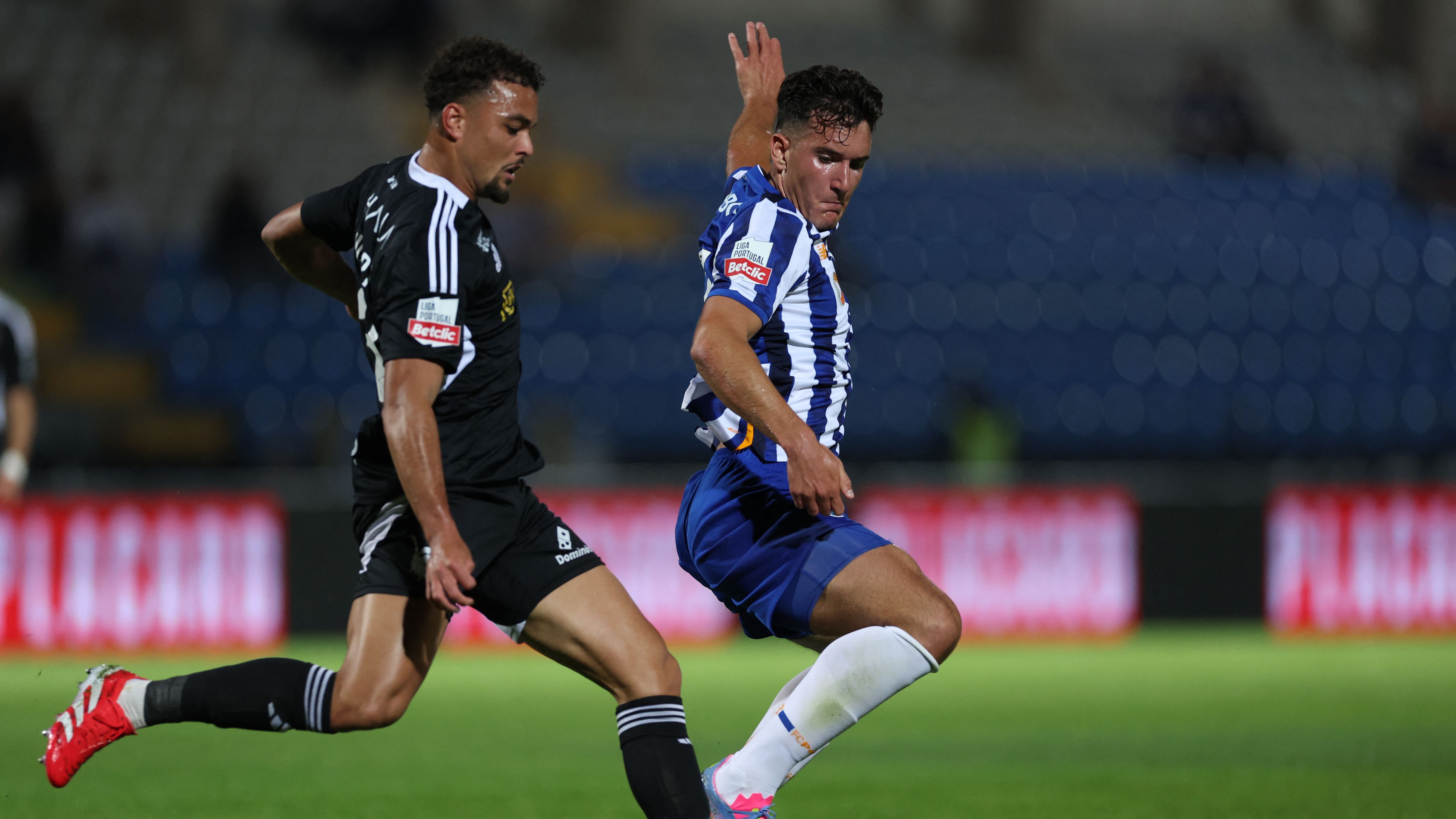 Lyon agree deal to sign son of ex-Barcelona, AC Milan and Newcastle star from Portuguese outfit