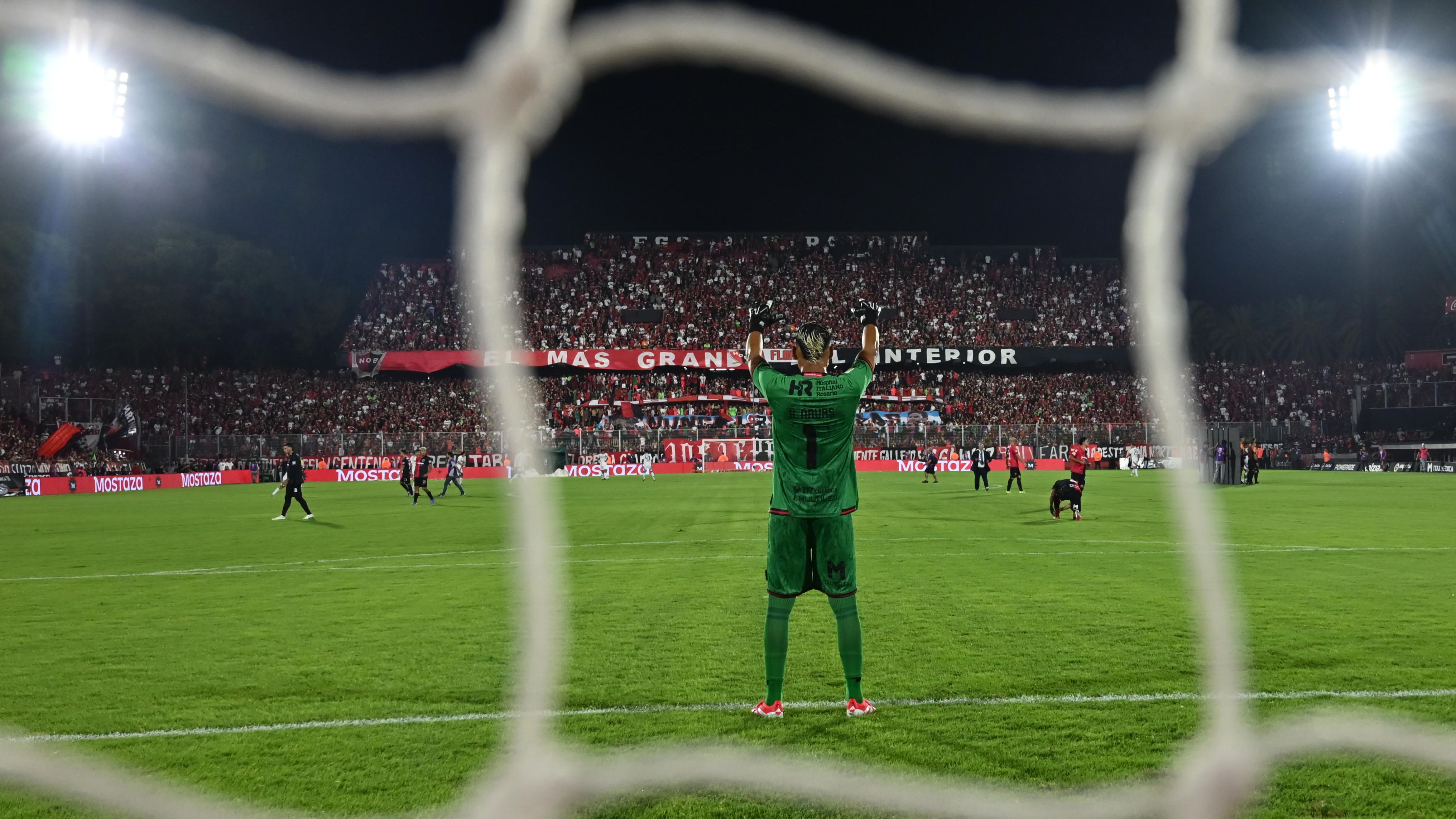 The saga is over: 38-year-old goalkeeper Keylor Navas reportedly agrees to leave Newell's, set to join Pumas in Liga MX