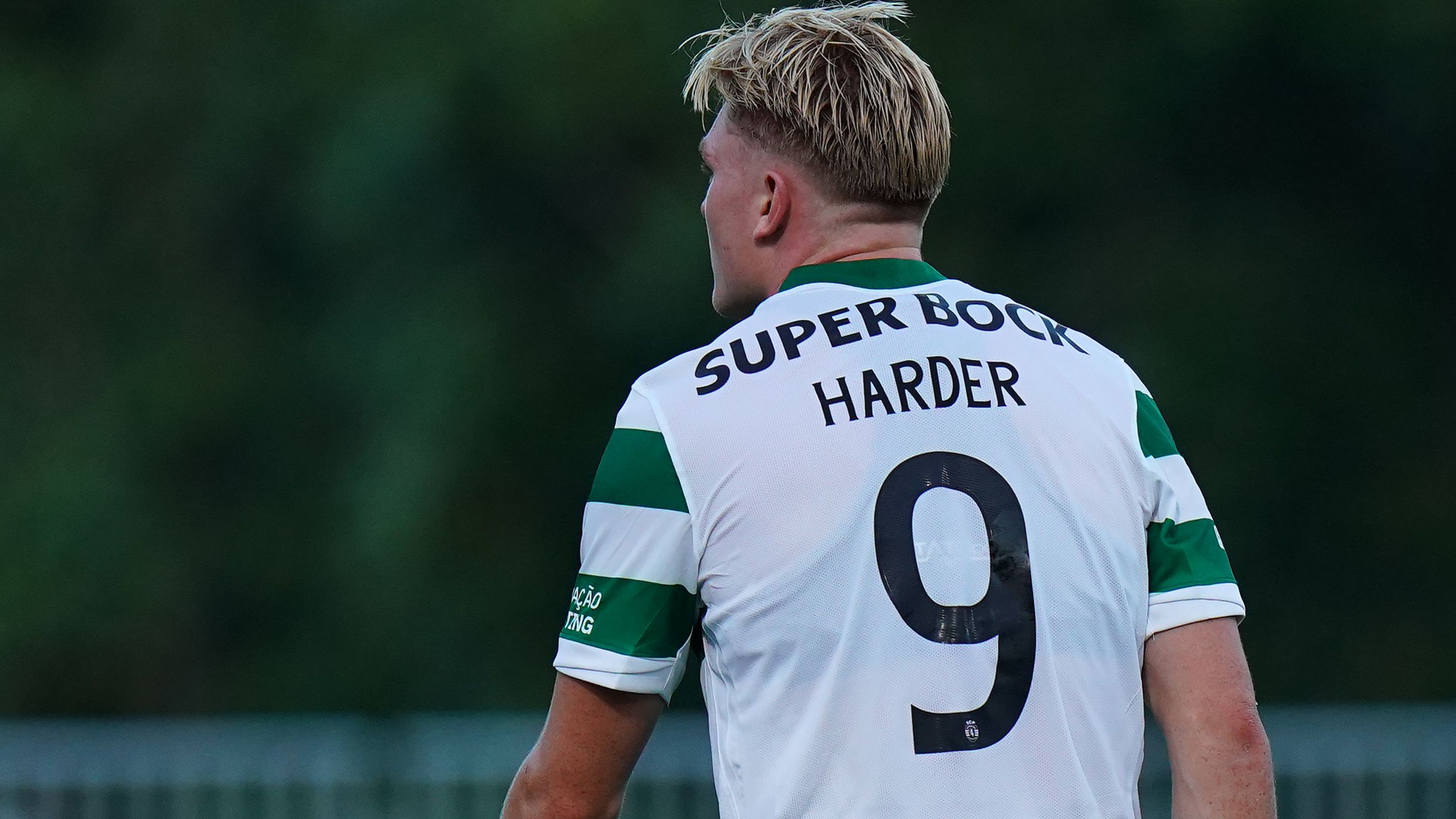 VIDEO: Viktor Gyokeres replaced already! Sporting reveal Arsenal-bound striker has already been stripped of shirt number