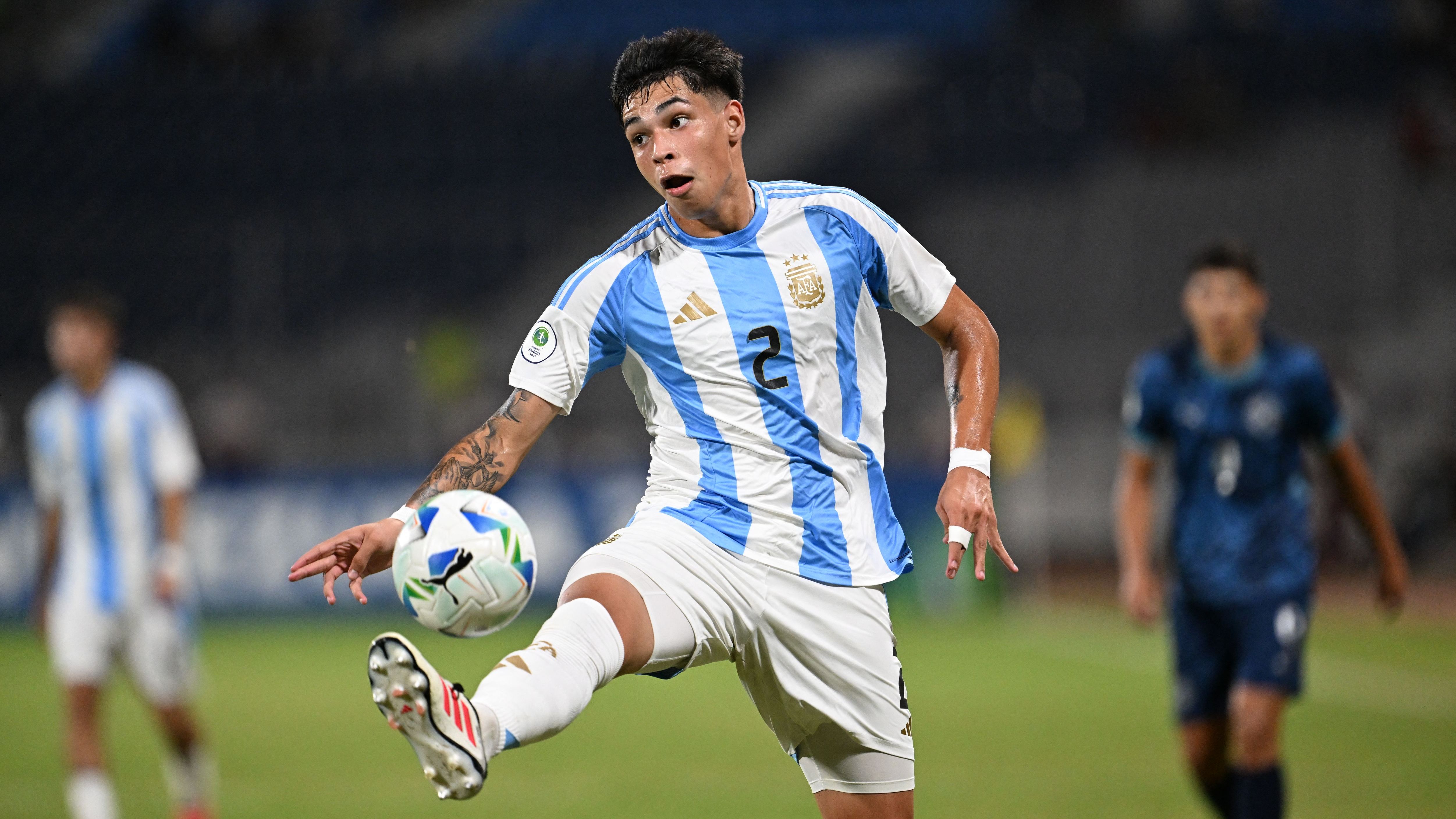 Borussia Dortmund in advanced talks to sign teenage centre-back from Rosario Central