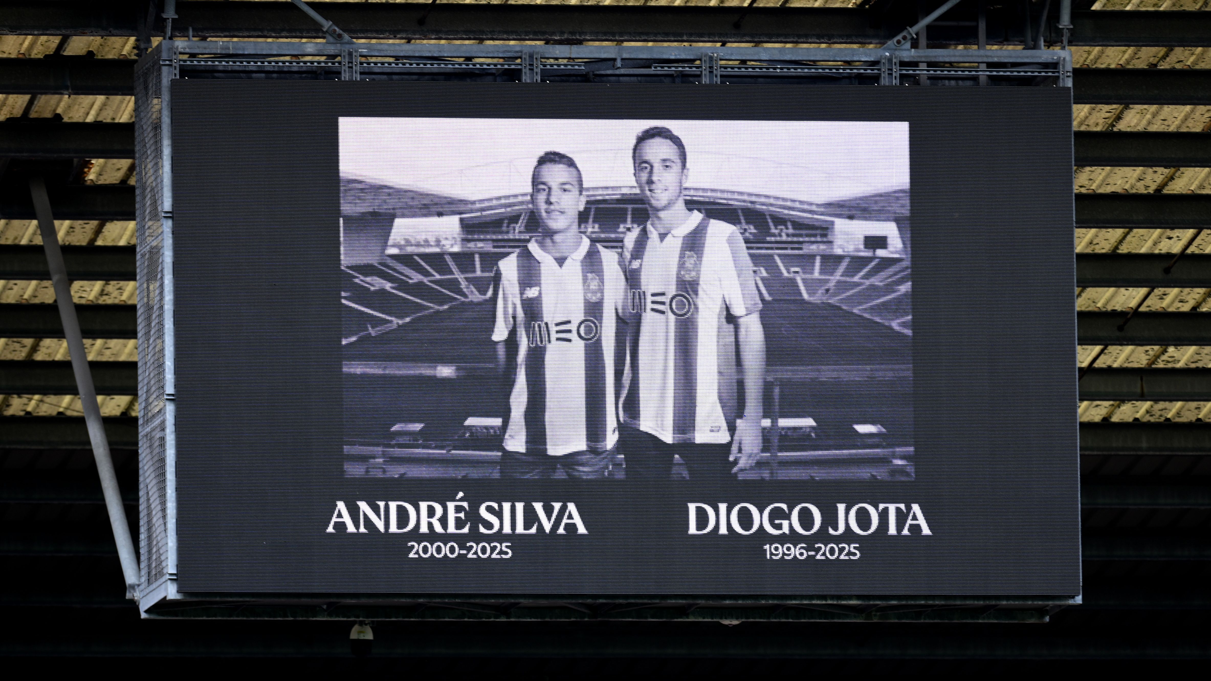 Ruben Amorim, Bruno Fernandes and Diogo Dalot pay poignant tribute to Diogo Jota and Andre Silva at Anfield on behalf of Man Utd