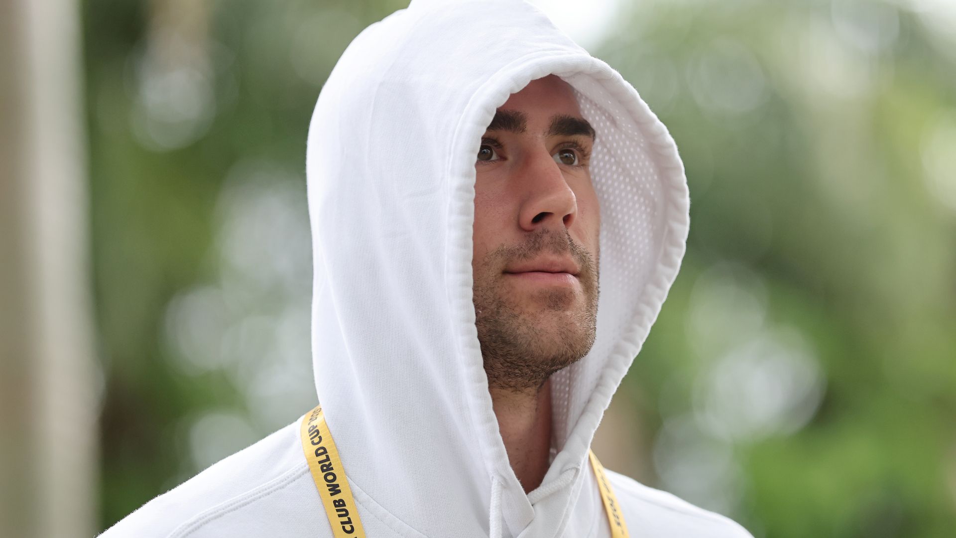 Man Utd bizarrely urged to sign Dusan Vlahovic despite Juventus woes as Rasmus Hojlund & Joshua Zirkzee are brutally called out by former Red Devils striker