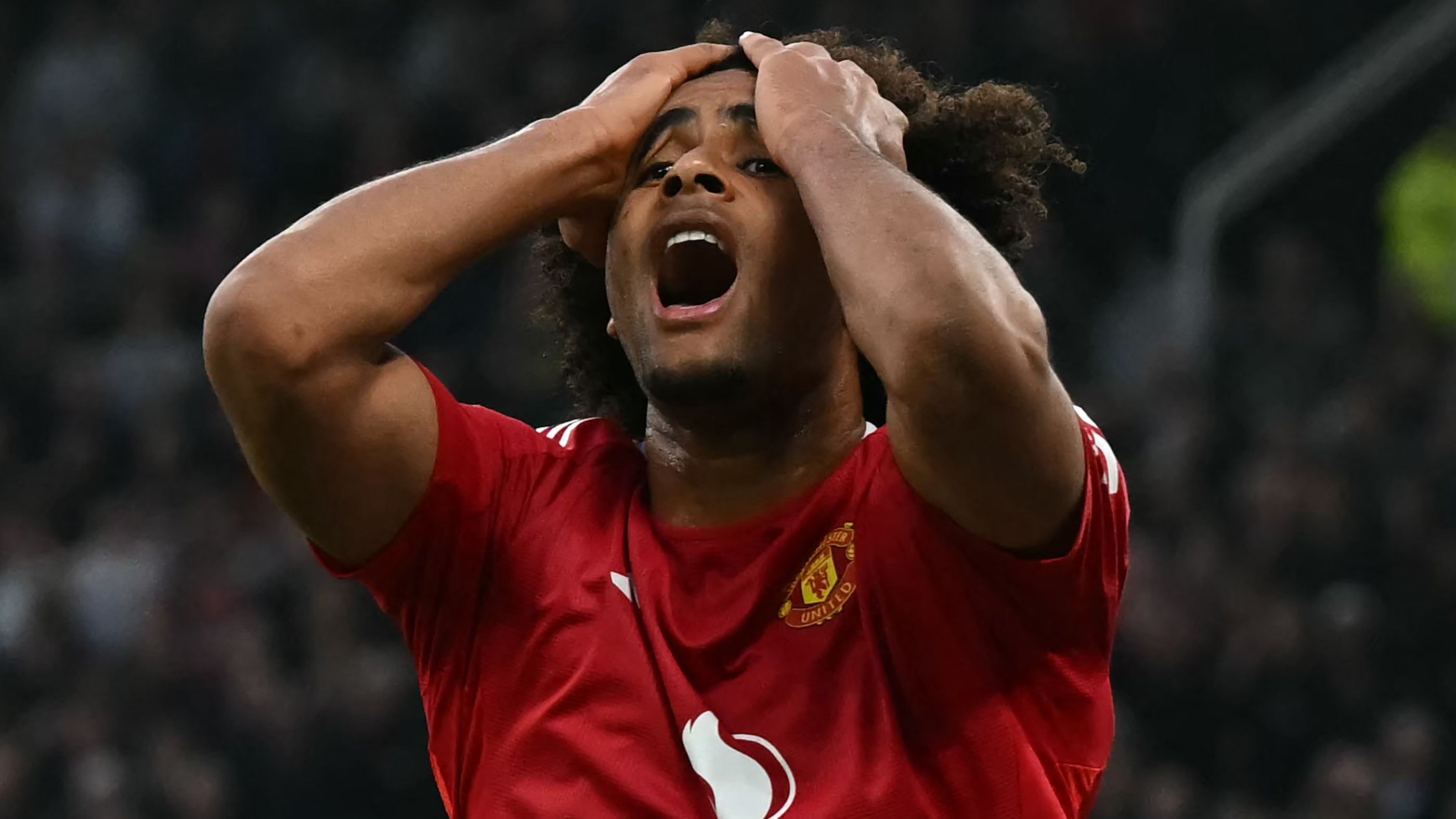 Man Utd bizarrely urged to sign Dusan Vlahovic despite Juventus woes as Rasmus Hojlund & Joshua Zirkzee are brutally called out by former Red Devils striker