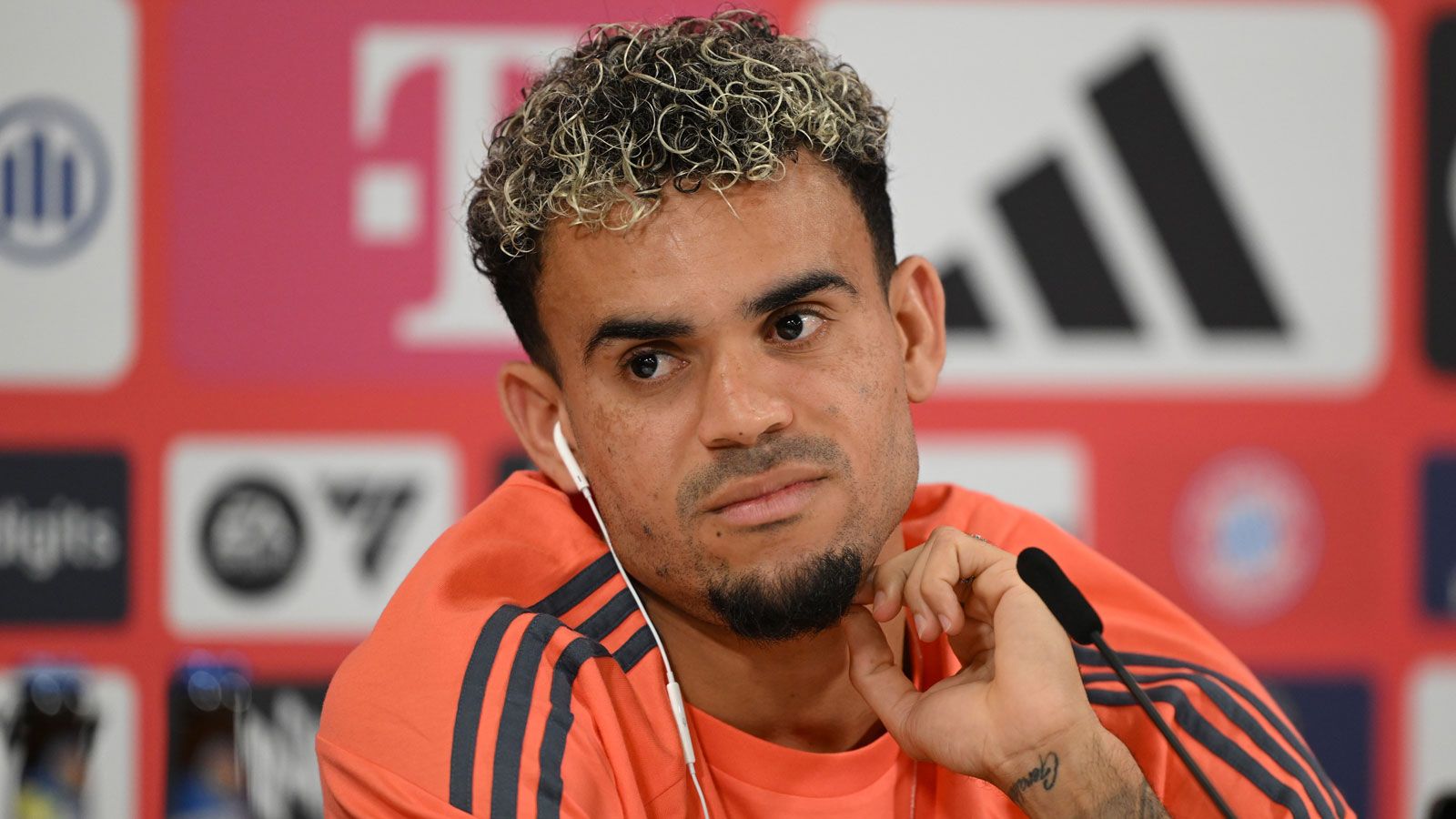 利物浦球星路易斯·迪亚兹以 6550 万英镑转会费首次亮相拜仁后,哈里·凯恩对路易斯·迪亚兹做出了评价