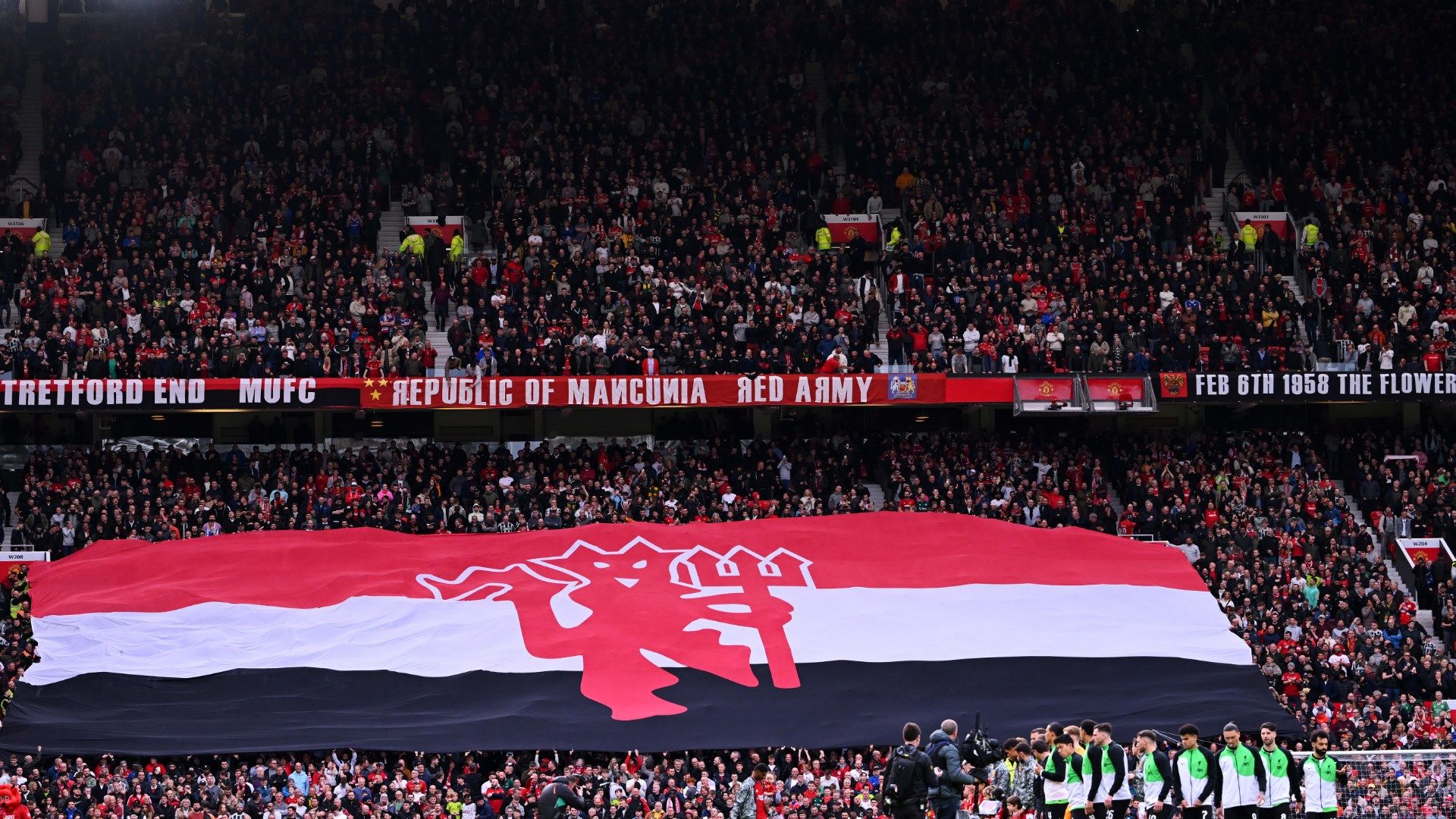 Fortress Old Trafford?! Man Utd consider popular move to improve atmosphere at Theatre of Dreams