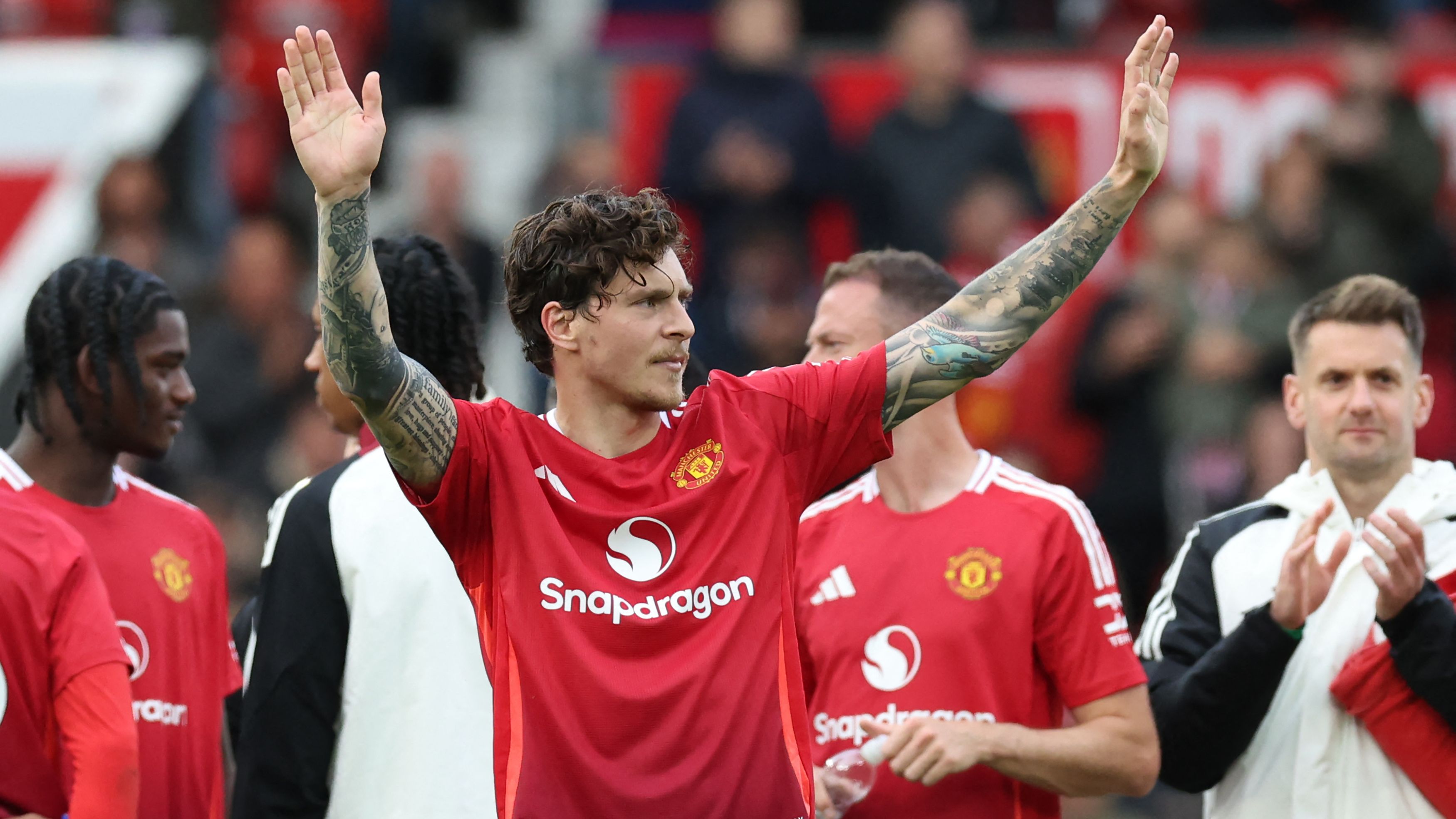 Erik ten Hag to reunite with ex-Man Utd defender as Bayer Leverkusen discuss possible move for experienced centre-back