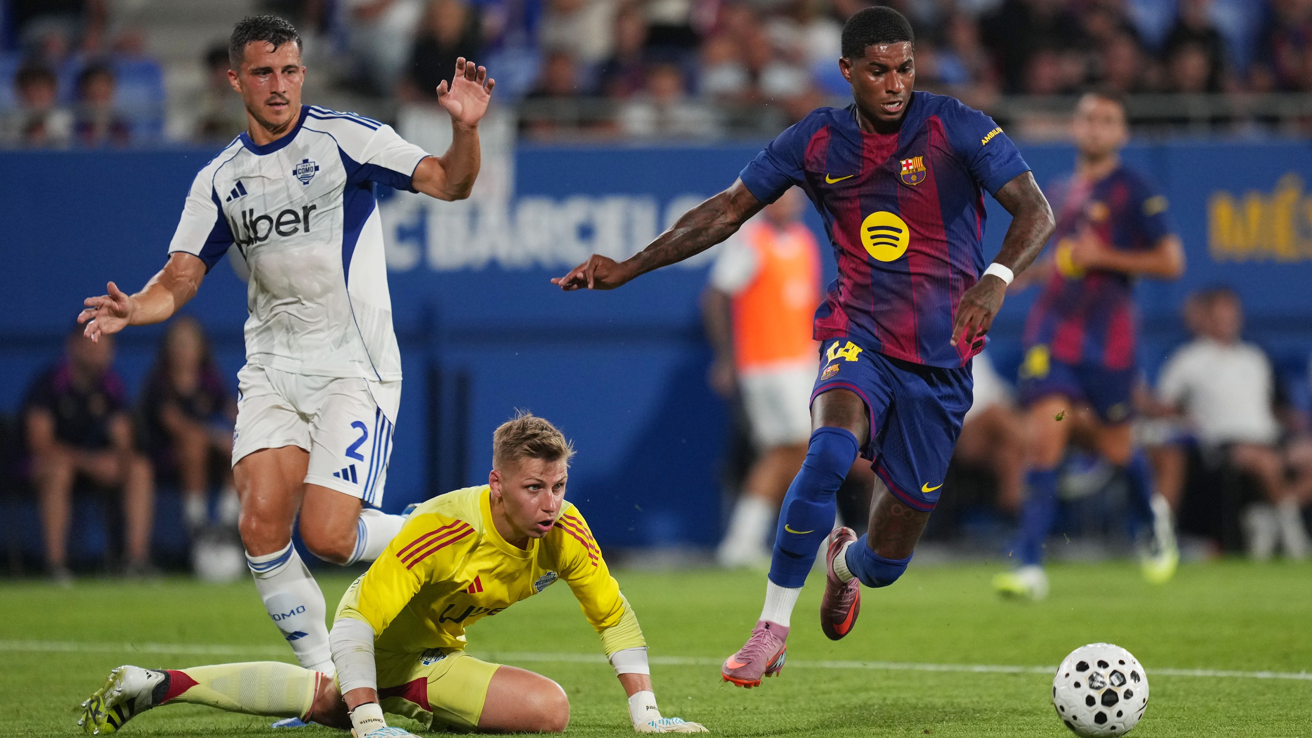 What a miss! Marcus Rashford leaves Raphinha stunned as he fires open goal shot wide for Barcelona against Como