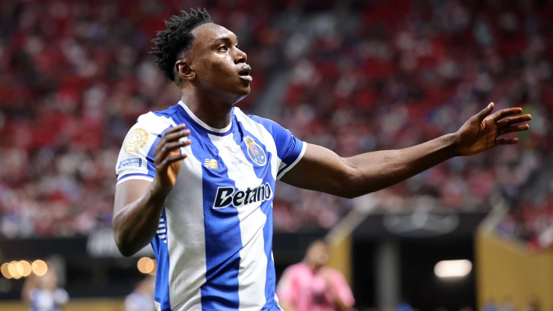 Newcastle set to be rejected by another striker! Spain star Samu Aghehowa not tempted by 'greed' with Porto stay likely