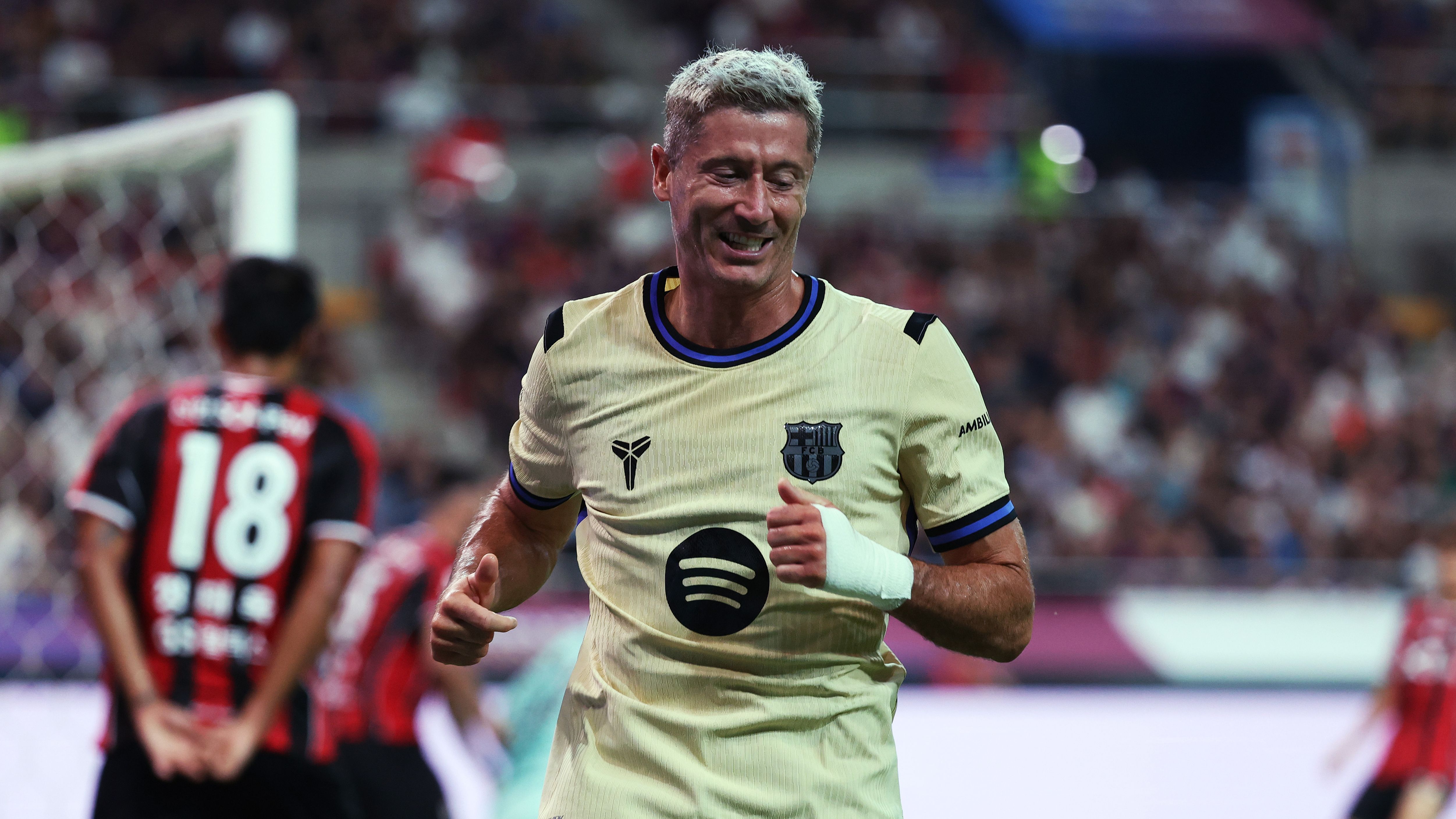 'Not very popular' Robert Lewandowski urged to immediately end Barcelona career & join 'lighter club in Saudi Arabia' by fellow Poland legend