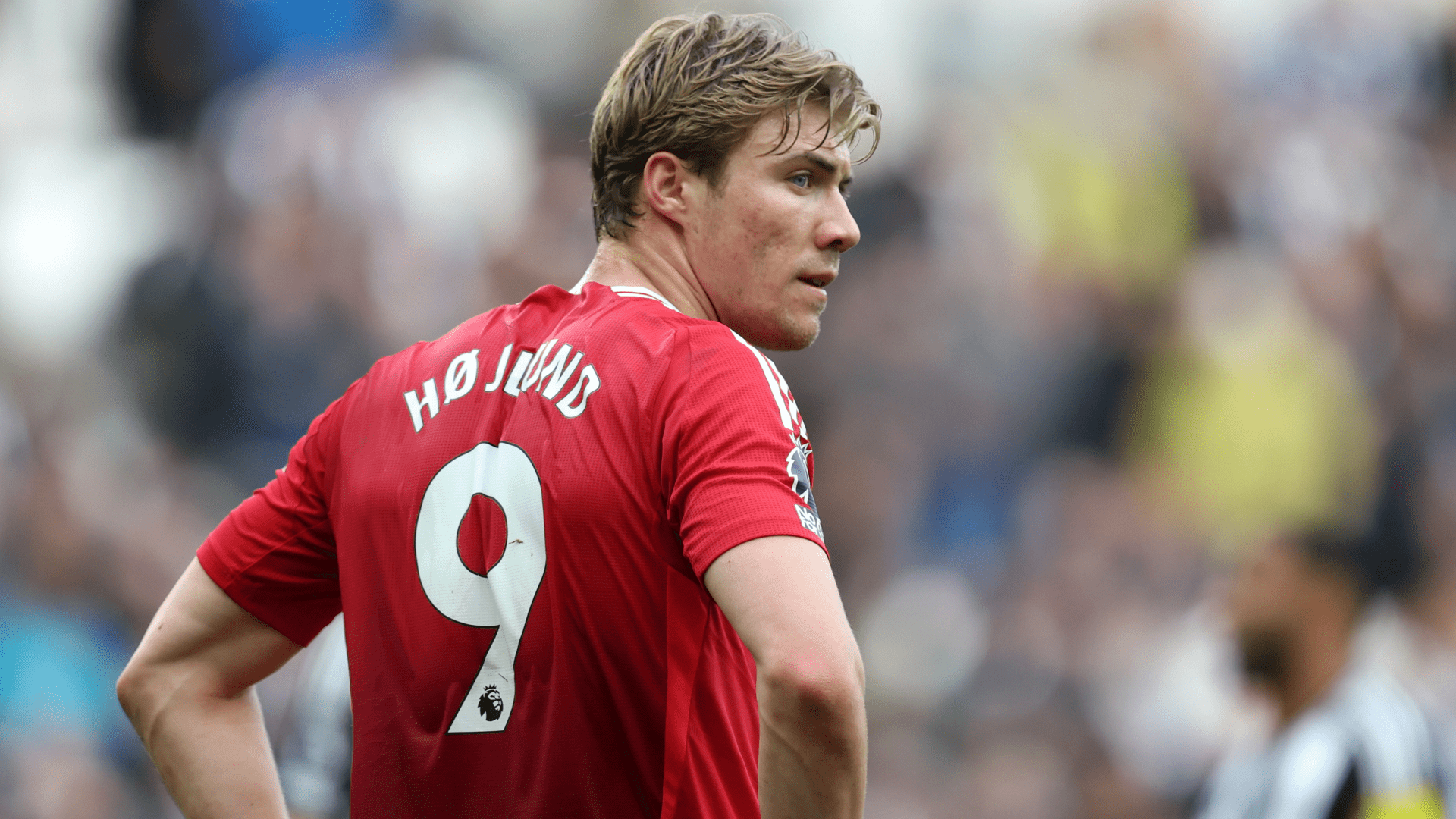 Rasmus Hojlund to stay in the Premier League?! Fulham considering shock move for Man Utd outcast amid ongoing AC Milan talks