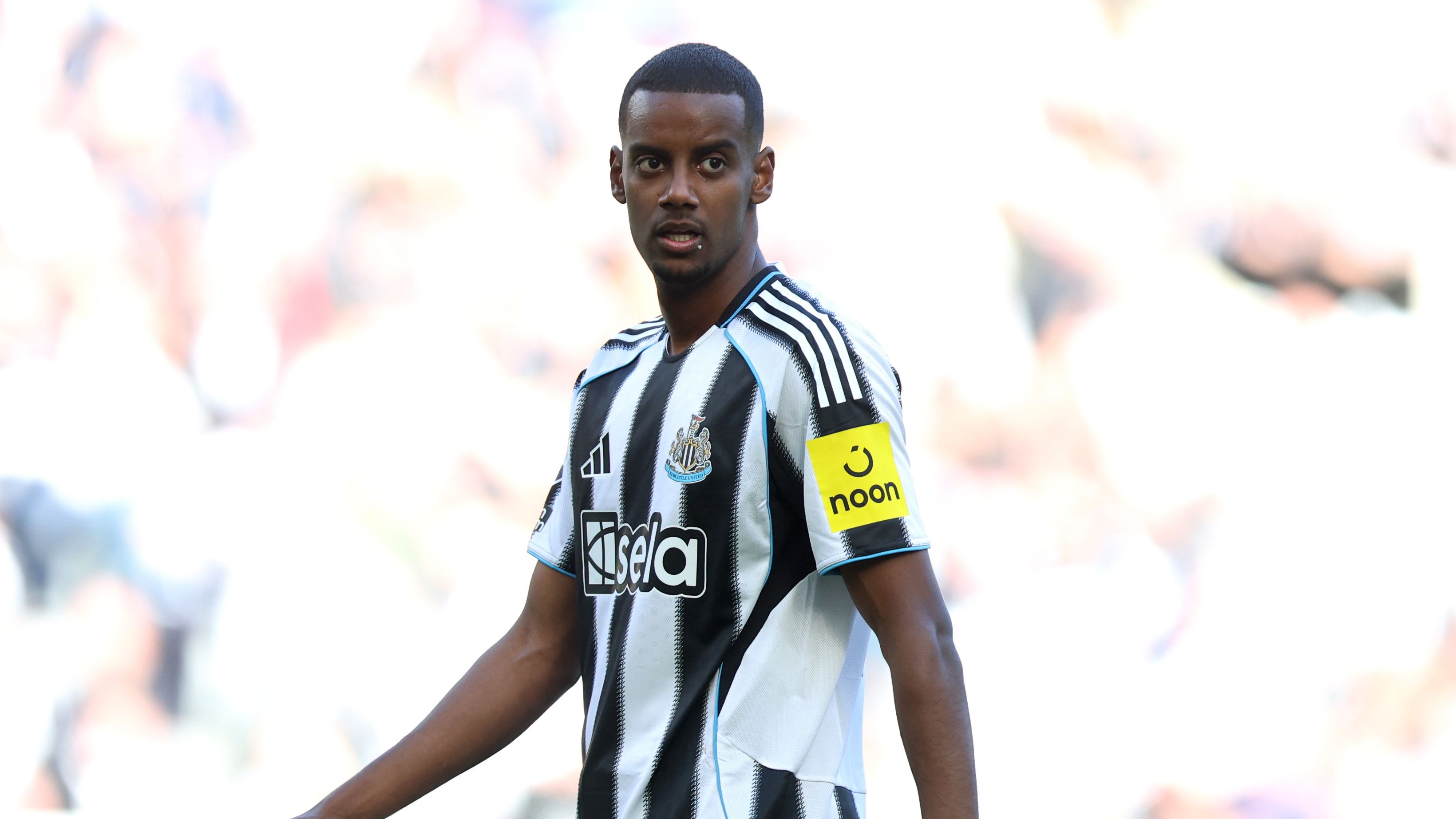 'Shocking behaviour' - Alexander Isak criticised by Ian Wright as Newcastle striker continues push for £150m Liverpool transfer