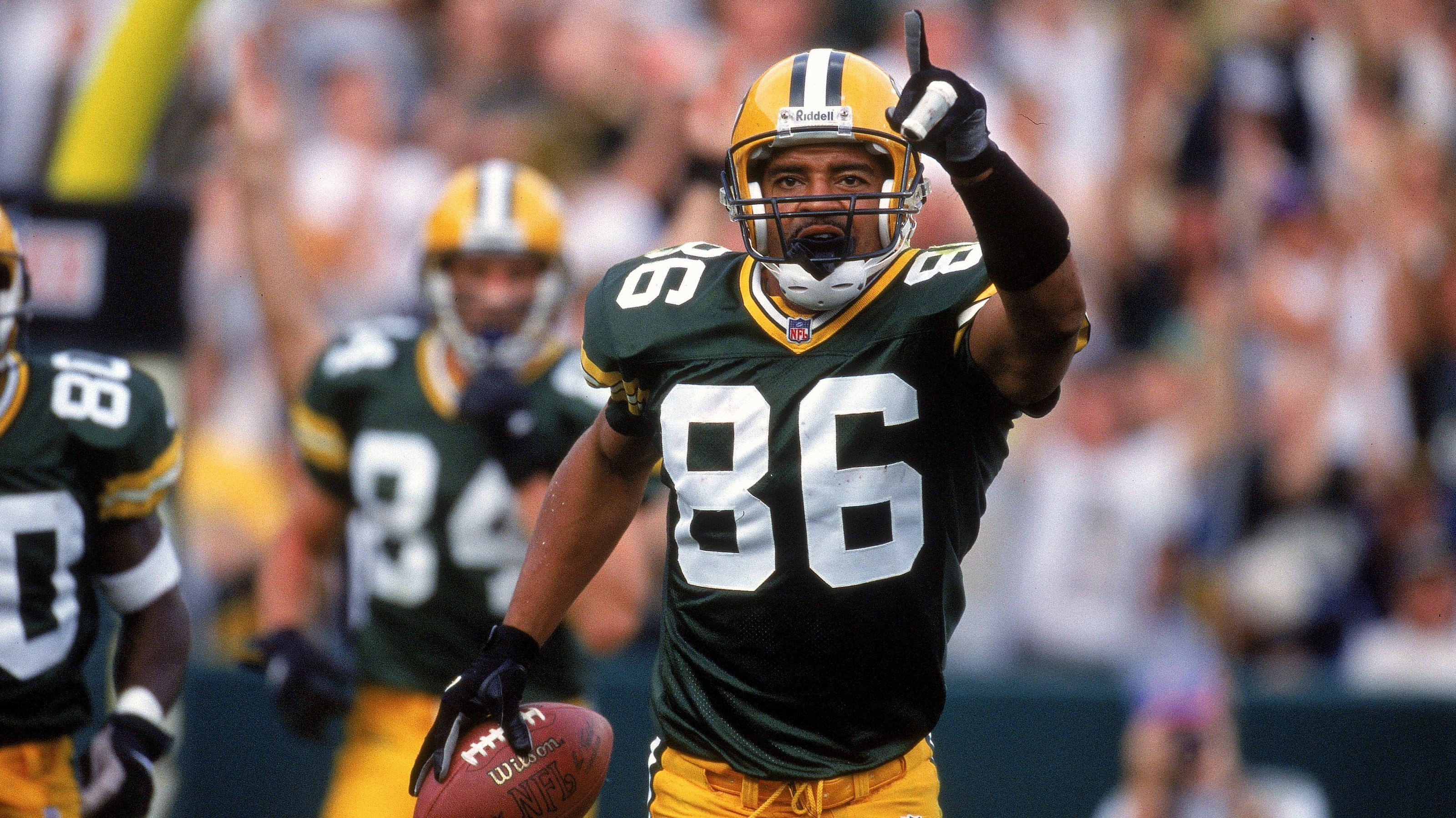 WATCH: USMNT's Alex Freeman challenges Texas University Football's Hero Kanu to soccer juggling showdown at Longhorns' facility