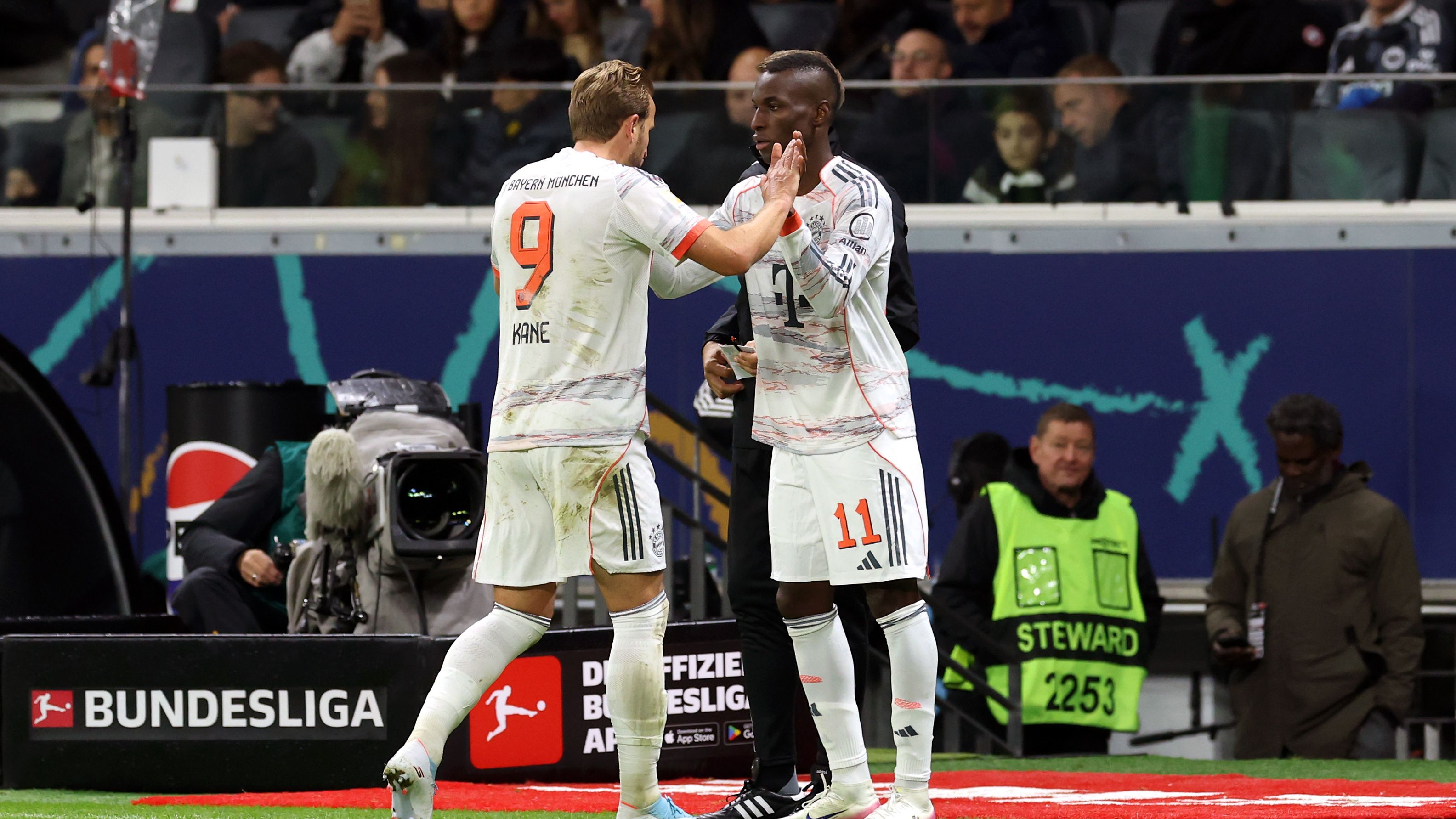 'He's the perfect player for us' - Bayern Munich chief sends out strong message on Harry Kane's future amid links with Man Utd and Tottenham return