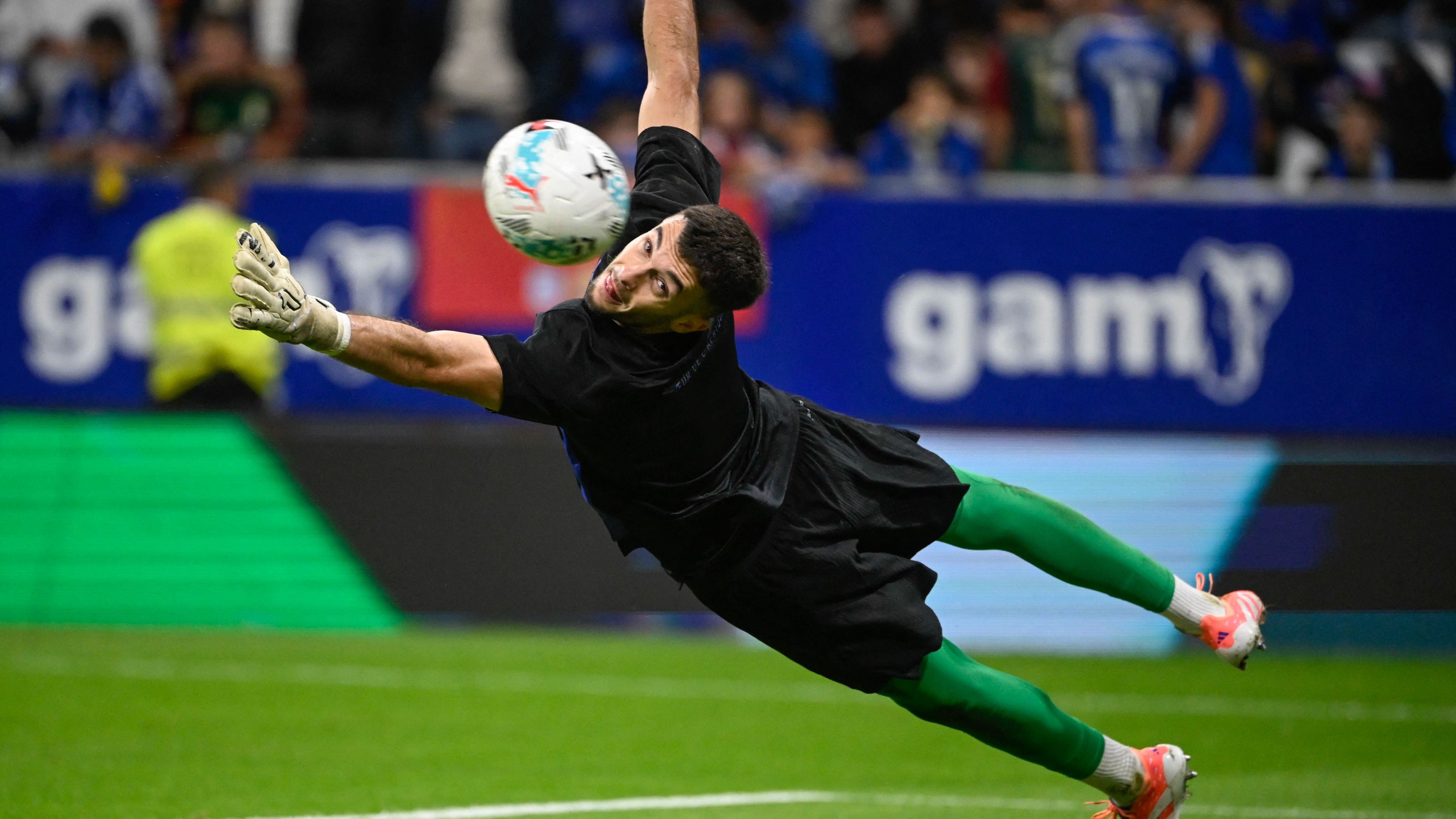 Barcelona learn how long Joan Garcia will be sidelined after successful knee operation with goalkeeper expected to miss Clasico showdown against Real Madrid