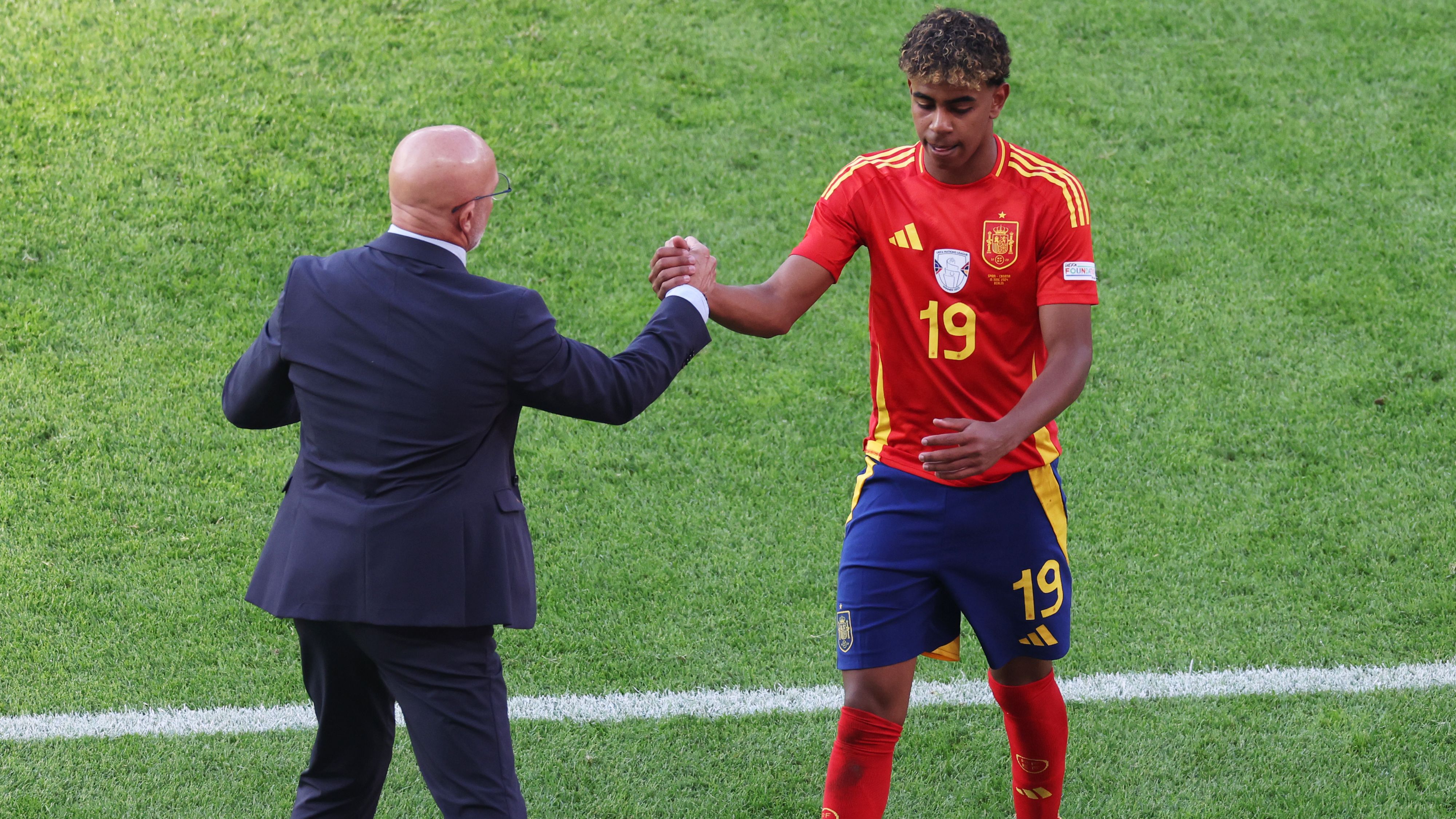 'That's what surprises me!' - Luis de la Fuente baffled by Hansi Flick's lack of 'empathy' over Lamine Yamal injury feud as Spain boss says Barcelona coach's criticism 'not important'