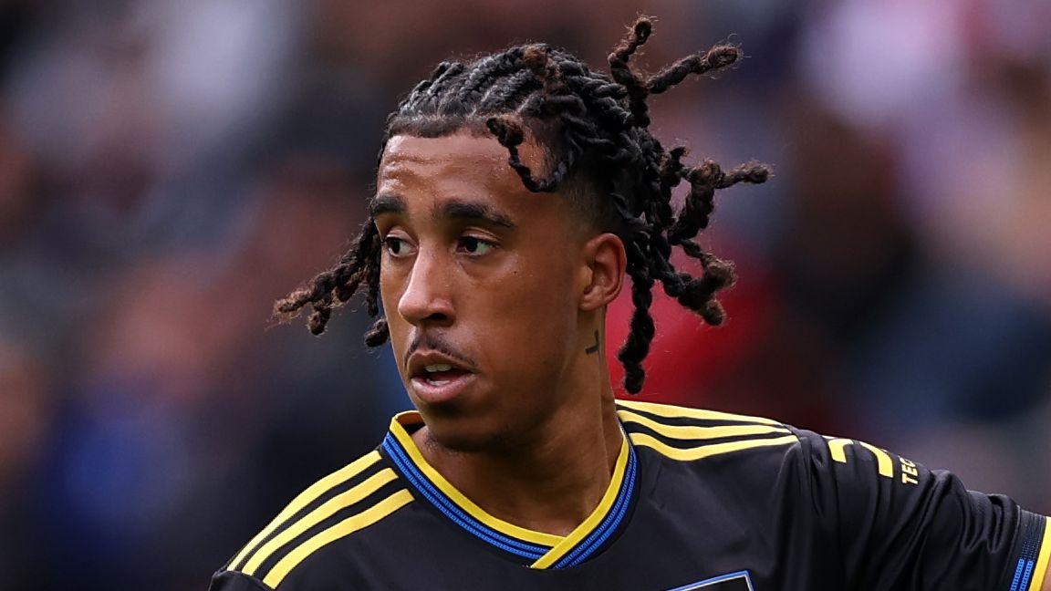 Leny Yoro makes surprise flying return to former club after starring for Man Utd in vital win over Sunderland