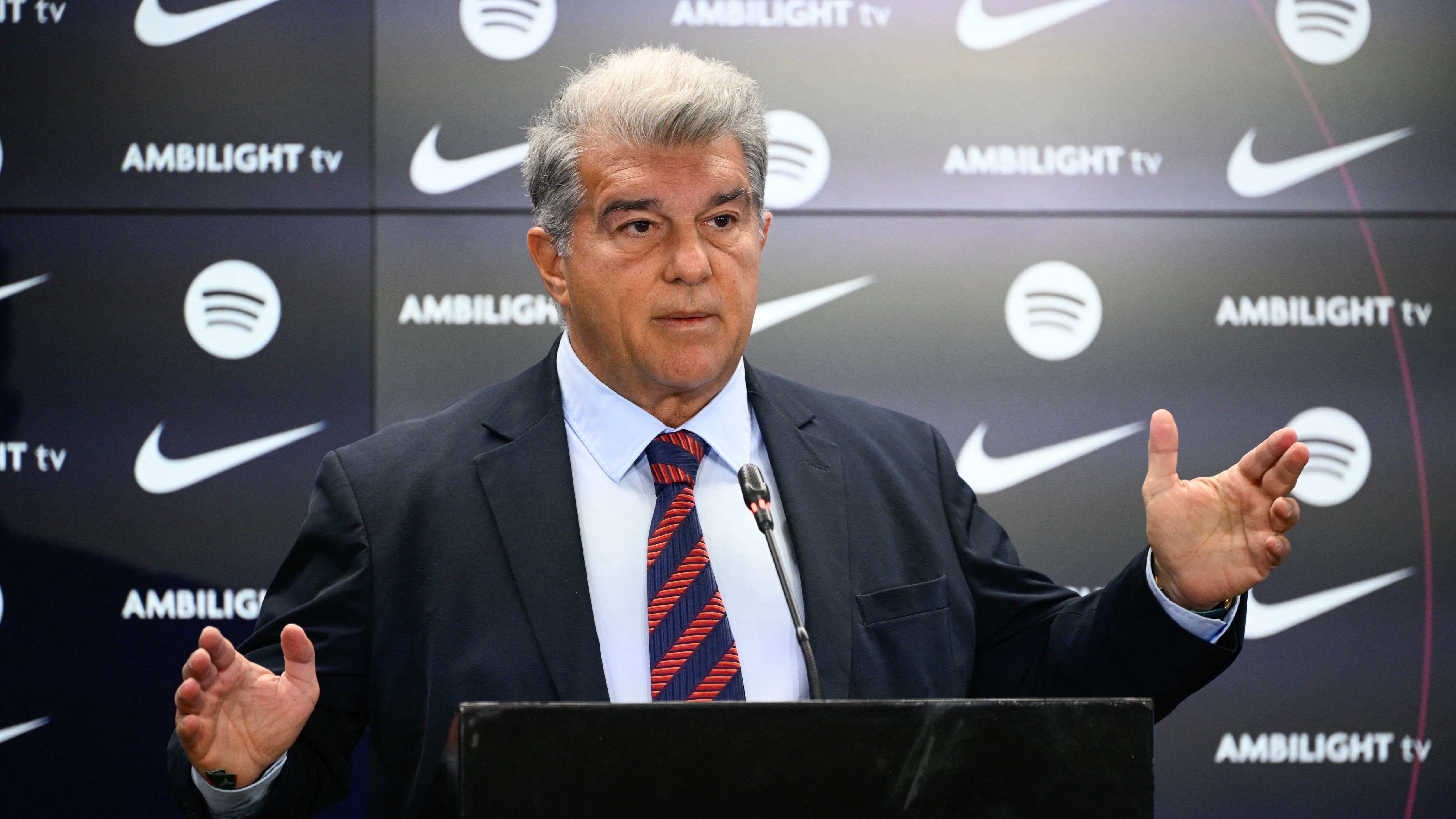Joan Laporta under fire as presidential candidate accuses Barcelona of hiding €80m in losses and demands election 'as soon as possible'