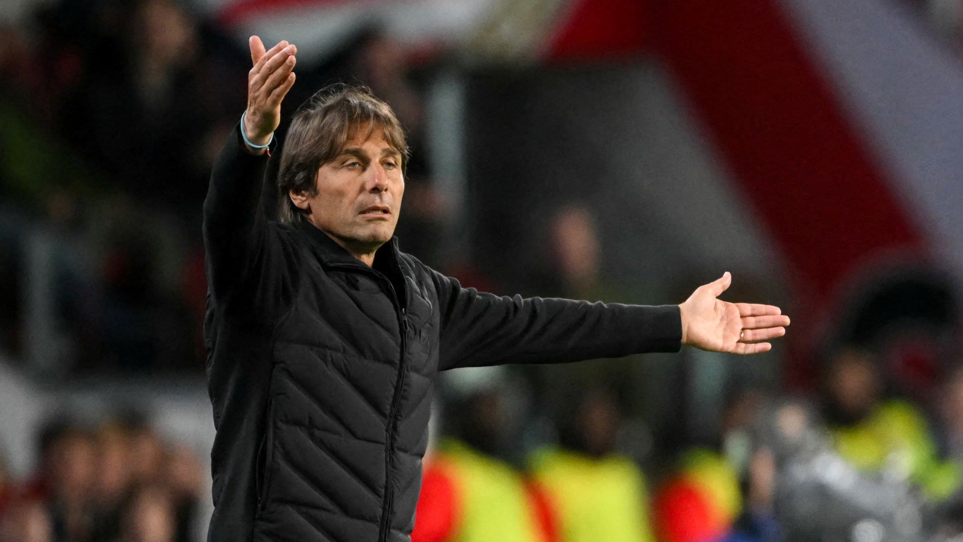 'Confused' Napoli winger reveals he's had just one conversation with Antonio Conte as coach warns him not to be 'selfish'