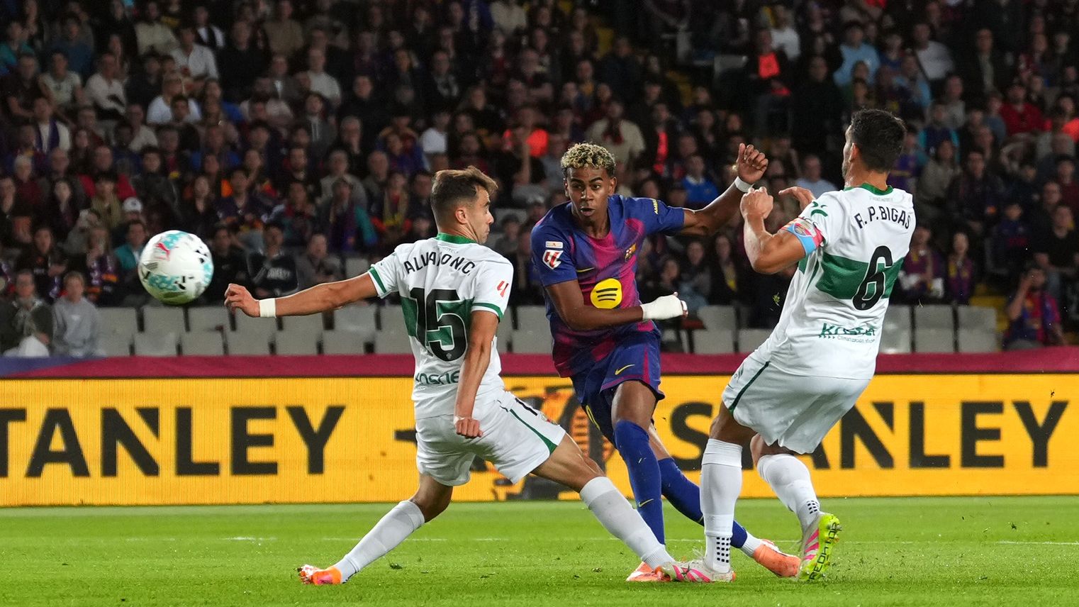 'At his age, what he's doing can't be described in words' - Barcelona defender Alejandro Balde defends Lamine Yamal amid scrutiny on teenage superstar