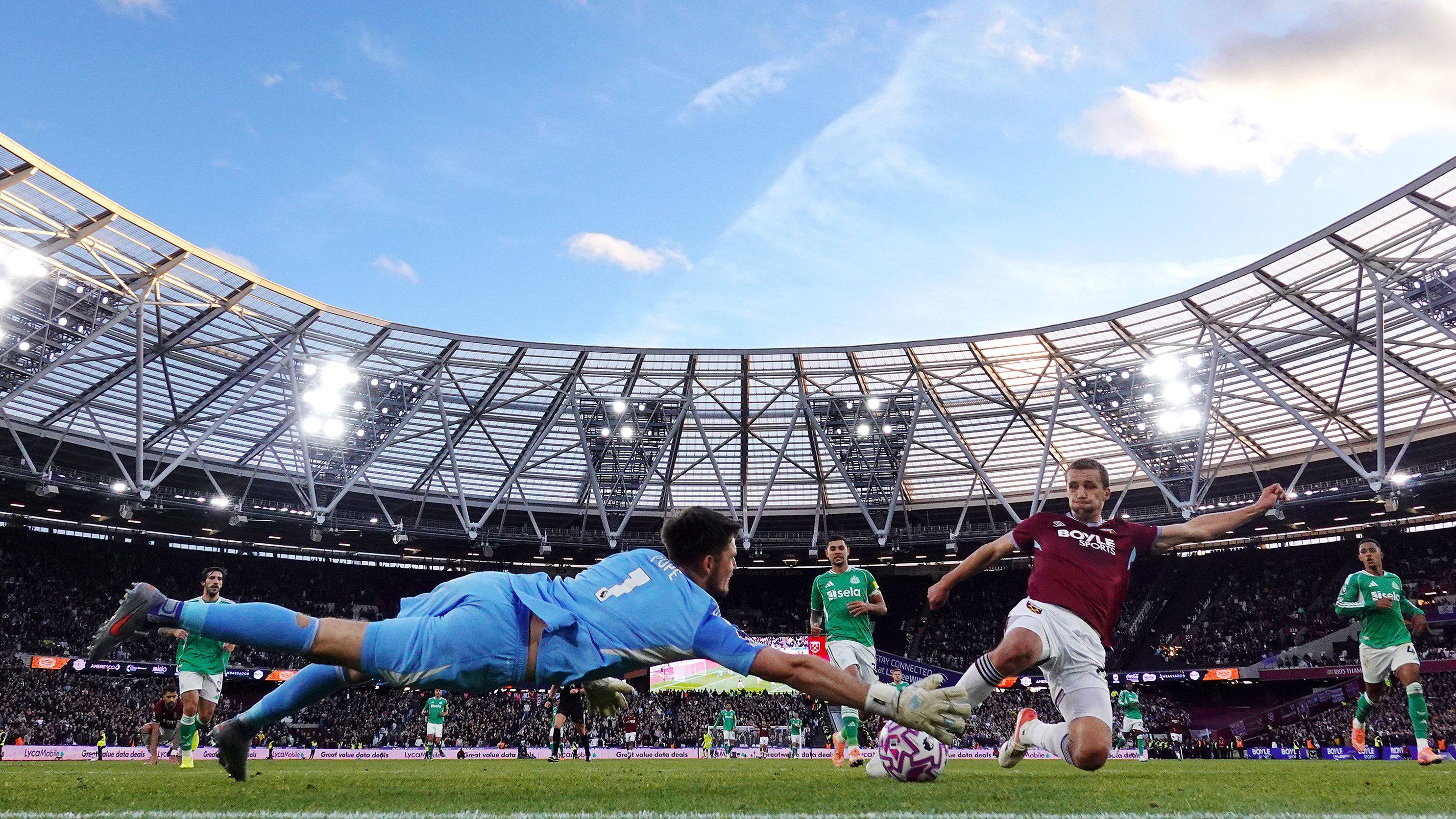 Jarrod Bowen leads West Ham celebrations as Hammers win first home game in NINE MONTHS with defeat of Newcastle