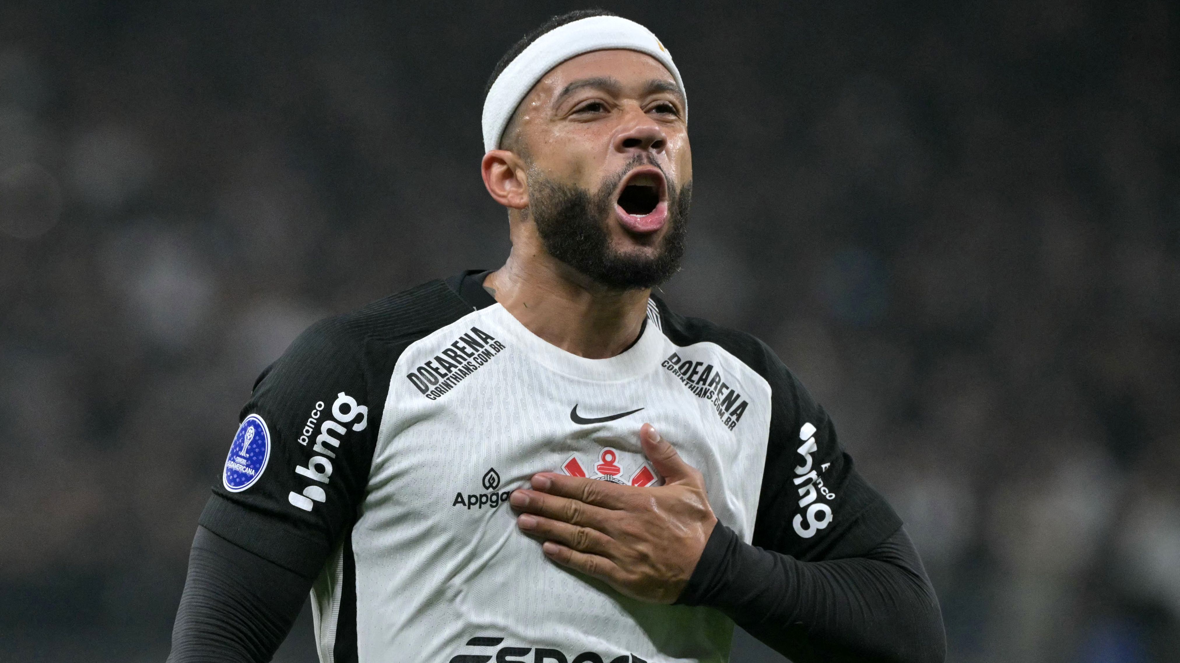 Memphis Depay offers to help Corinthians amid financial crisis by giving up hotel suite that has cost Brazilian club €2.5m so far