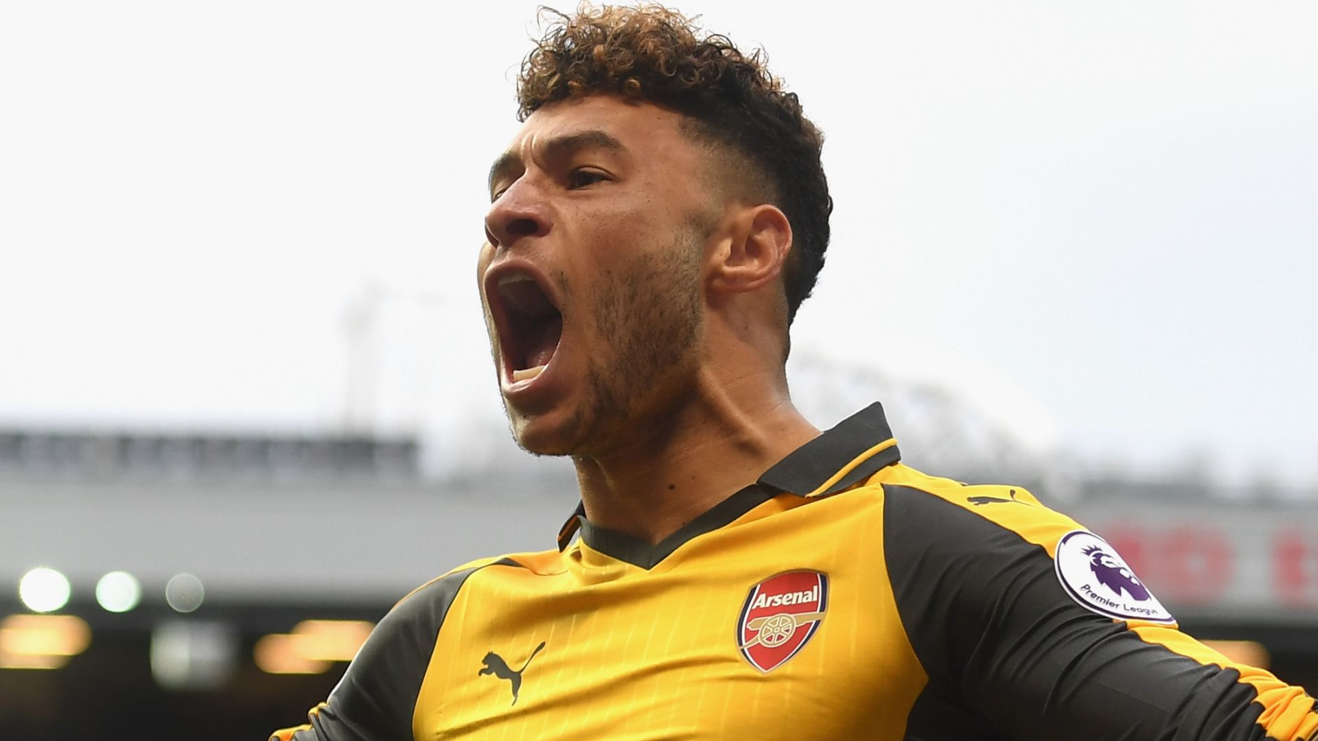 Alex Oxlade-Chamberlain reveals contract offers after returning to Arsenal as ex-England star declares where he wants to play next