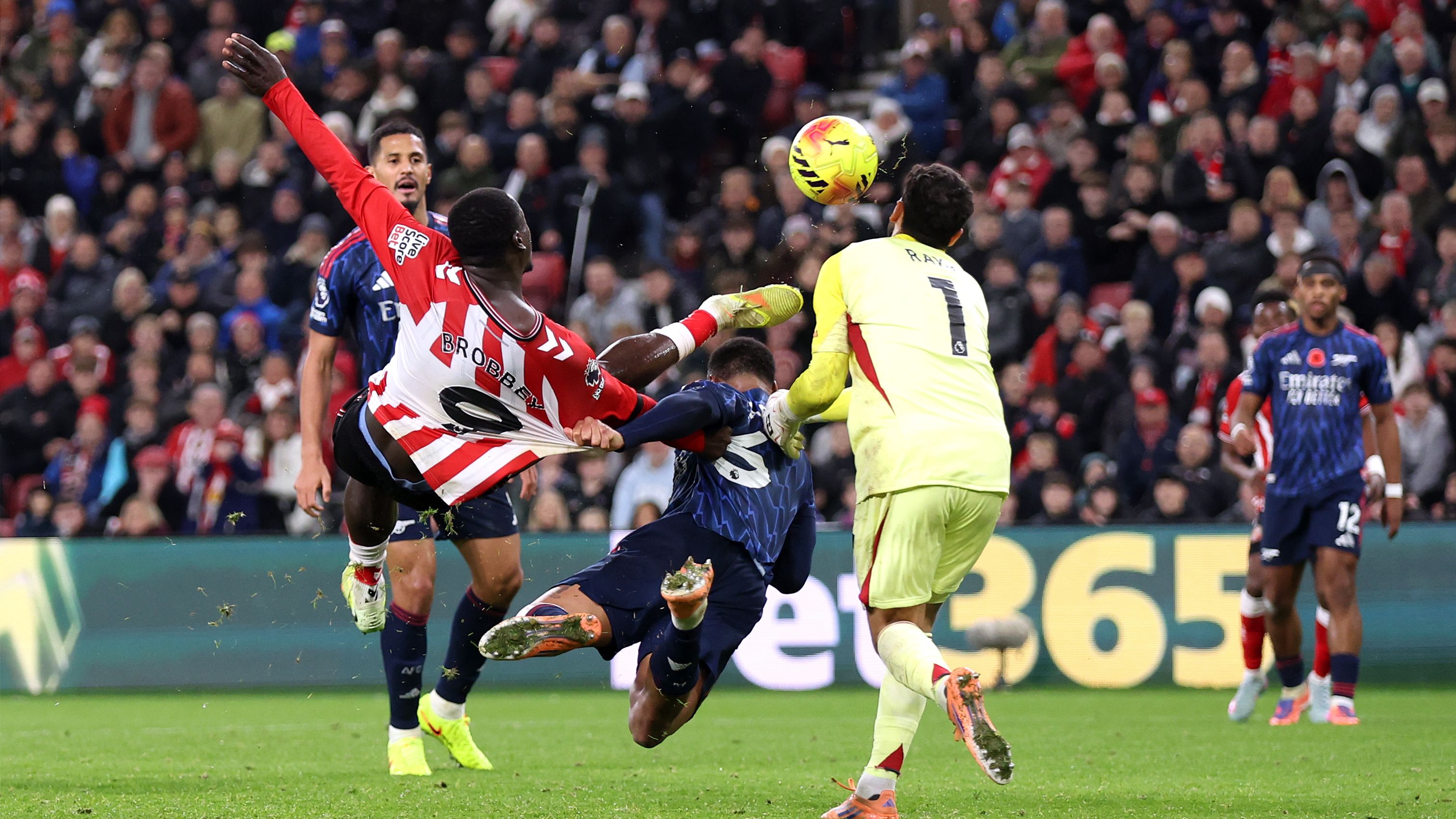 'I'm upset and frustrated' - Mikel Arteta says he felt 'pain in my tummy' after seeing Arsenal lose clean sheet record in Sunderland draw