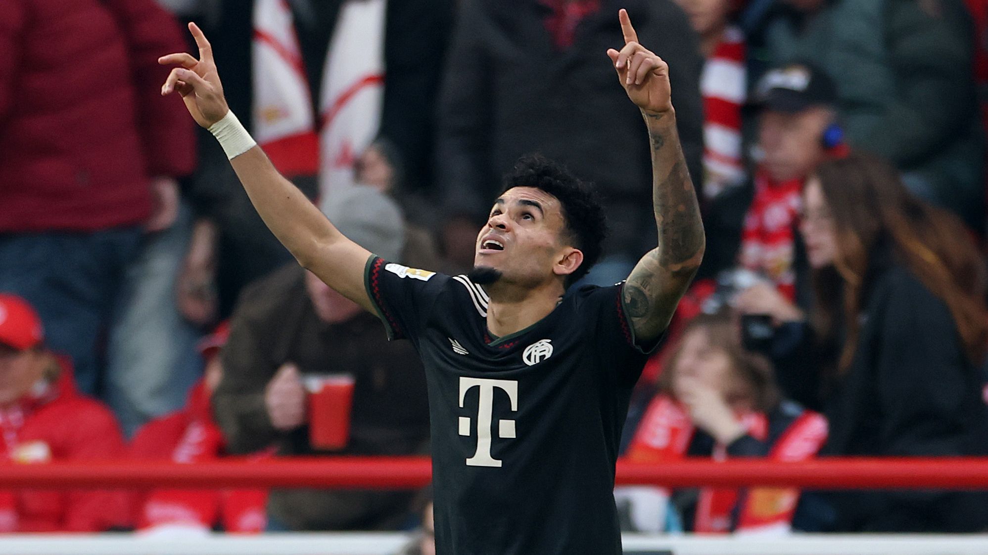 Luis Diaz's wastefulness is 'forgivable' after 'world-class' Bayern Munich goal as Bayern Munich legend praises 'sign of strength' from Vincent Kompany's team despite slip up