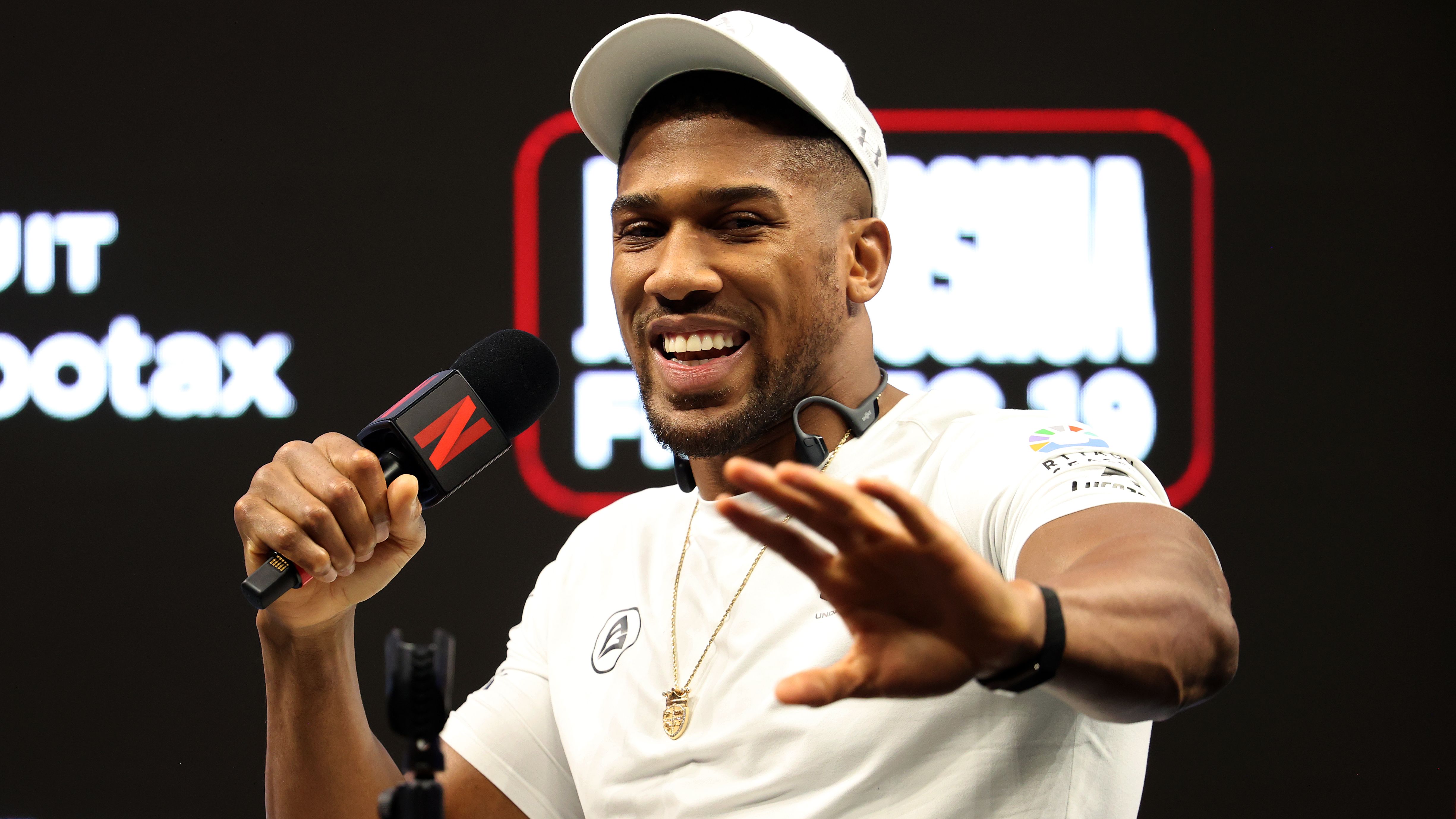 Anthony Joshua offers blunt advice to Jude Bellingham after media attack on England star