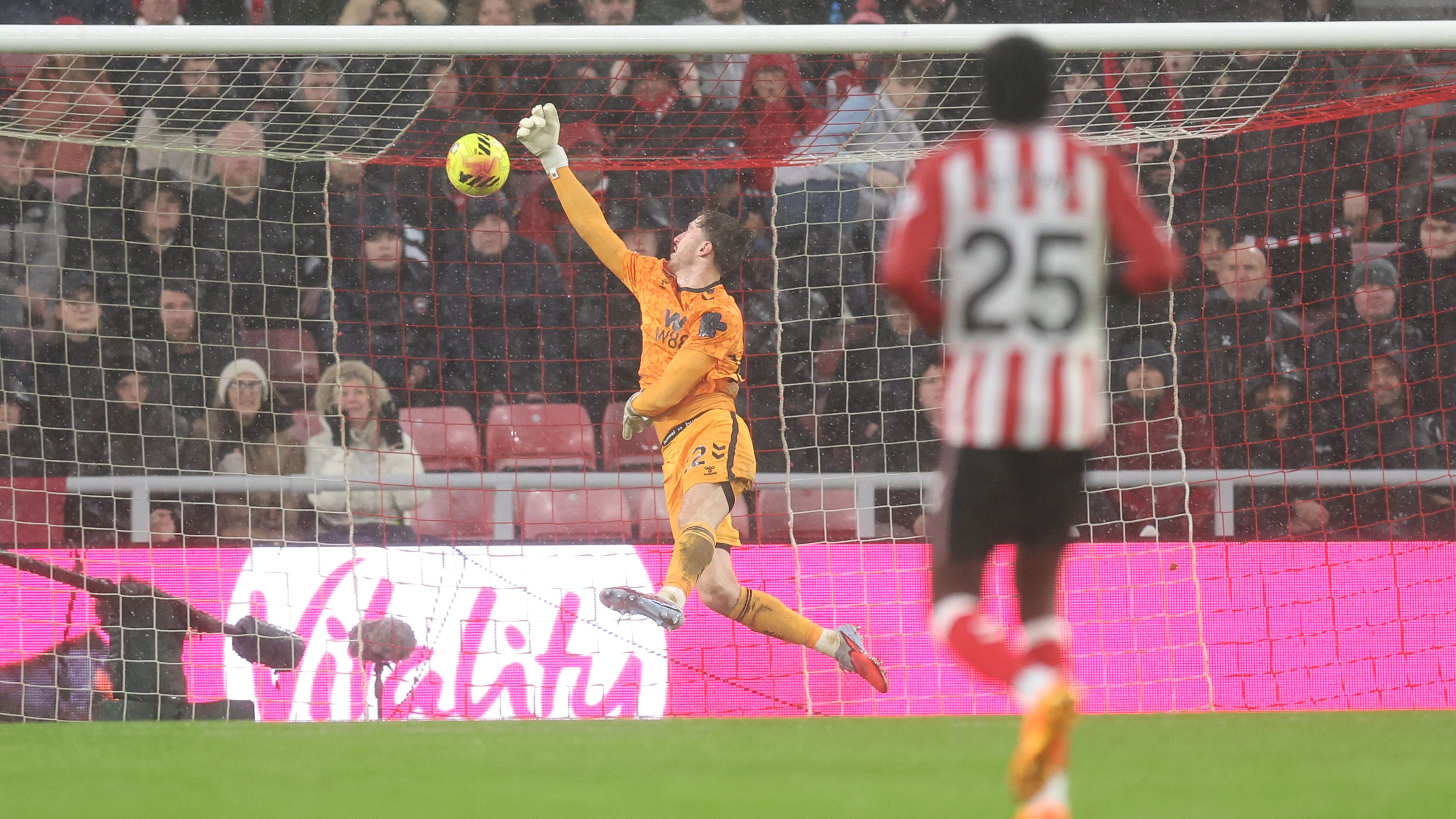 USMNT star Tyler Adams scores outrageous 43-yard wondergoal for Bournemouth against Sunderland