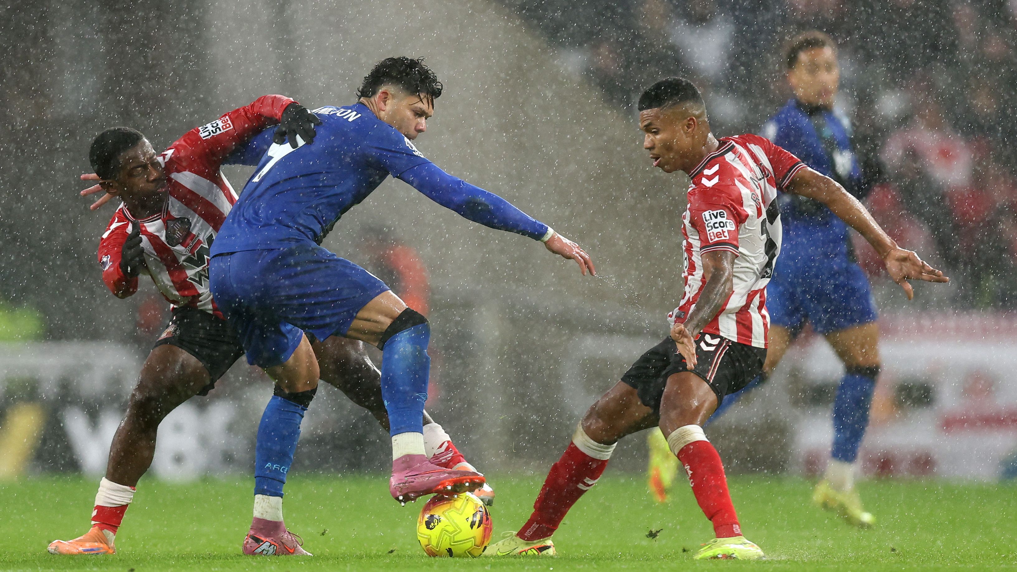 USMNT star Tyler Adams scores outrageous 43-yard wondergoal for Bournemouth against Sunderland