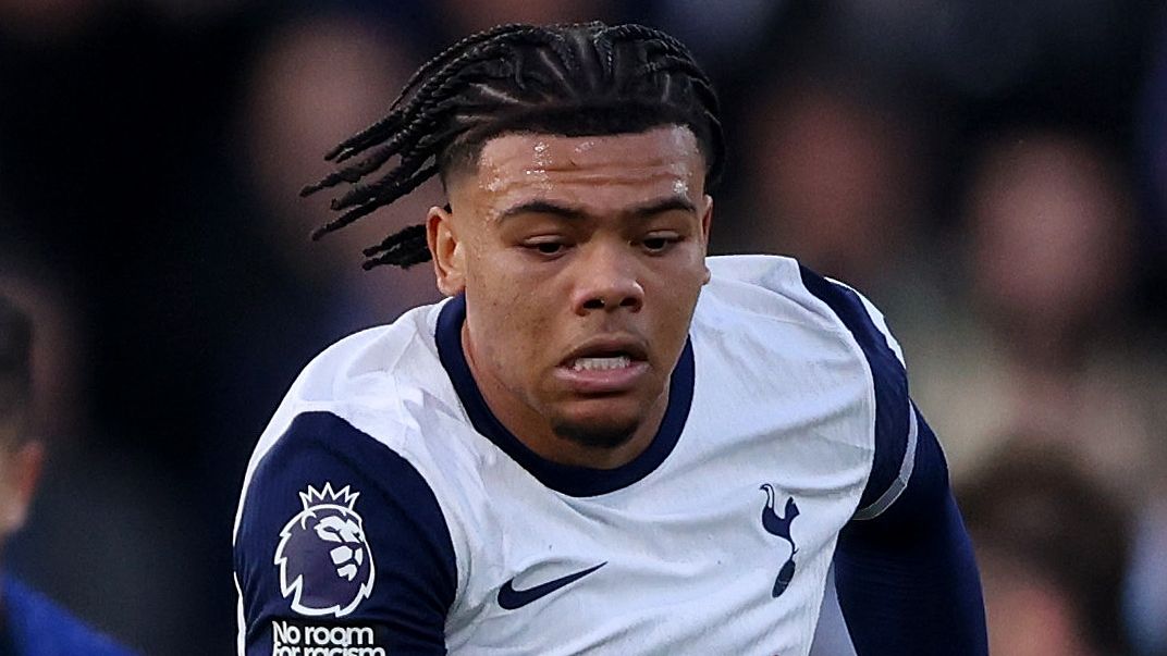 England's future No.9? Tottenham prospect trains alongside senior Three Lions as search for Harry Kane's successor begins