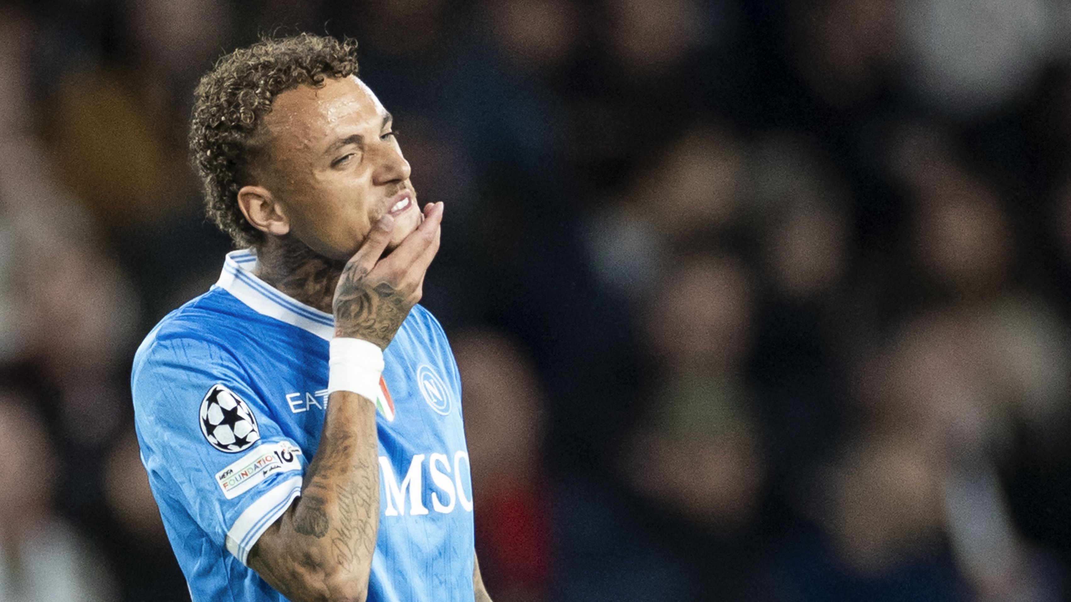 'Confused' Napoli winger reveals he's had just one conversation with Antonio Conte as coach warns him not to be 'selfish'