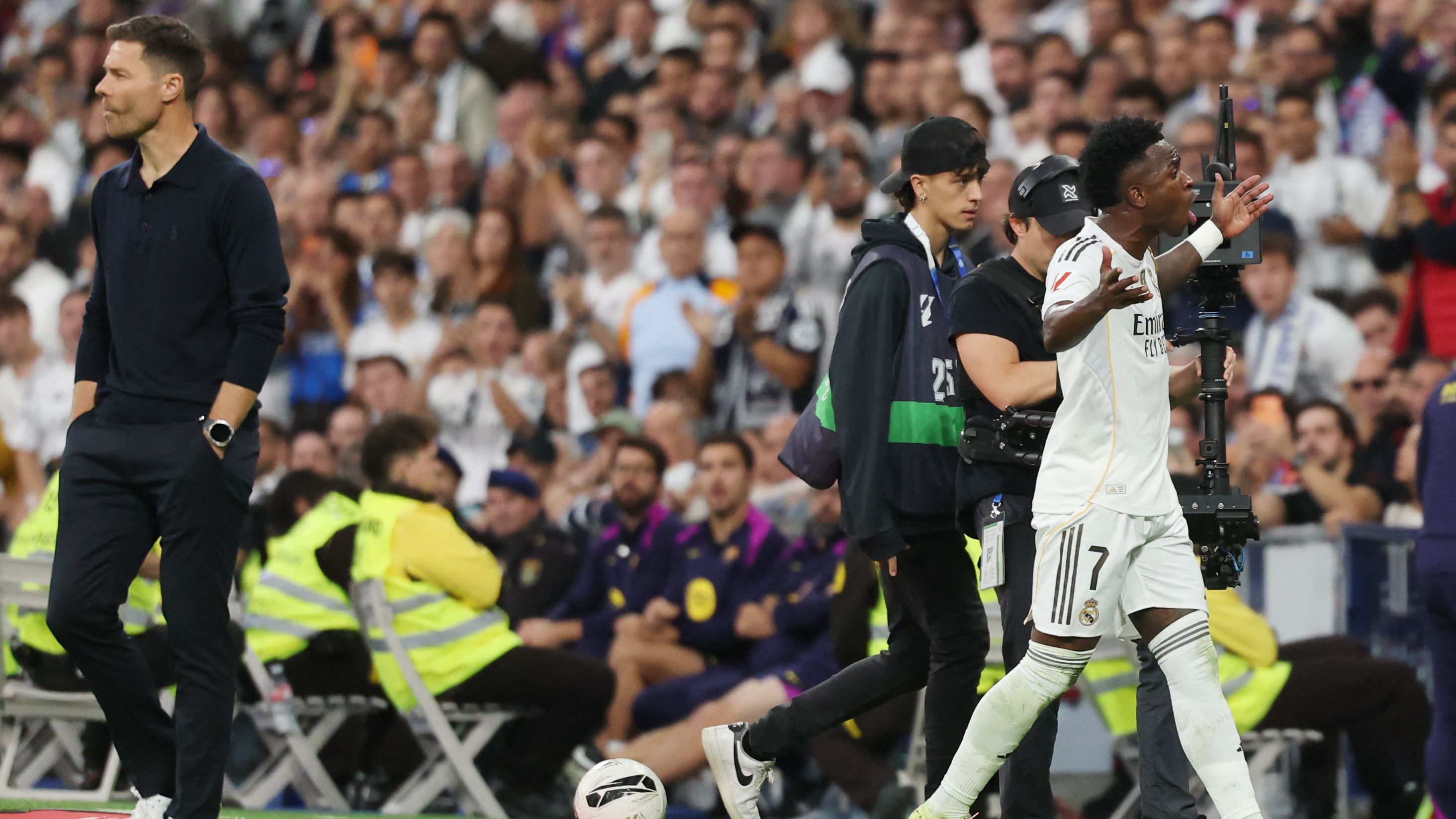 Vinicius Jr 'seriously considering' leaving Real Madrid after Clasico chaos unless Xabi Alonso makes key change