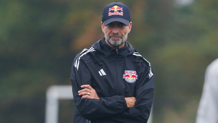 New York Red Bulls part ways with coach Sandro Schwarz, promote former Canada star Julian de Guzman to head of sport