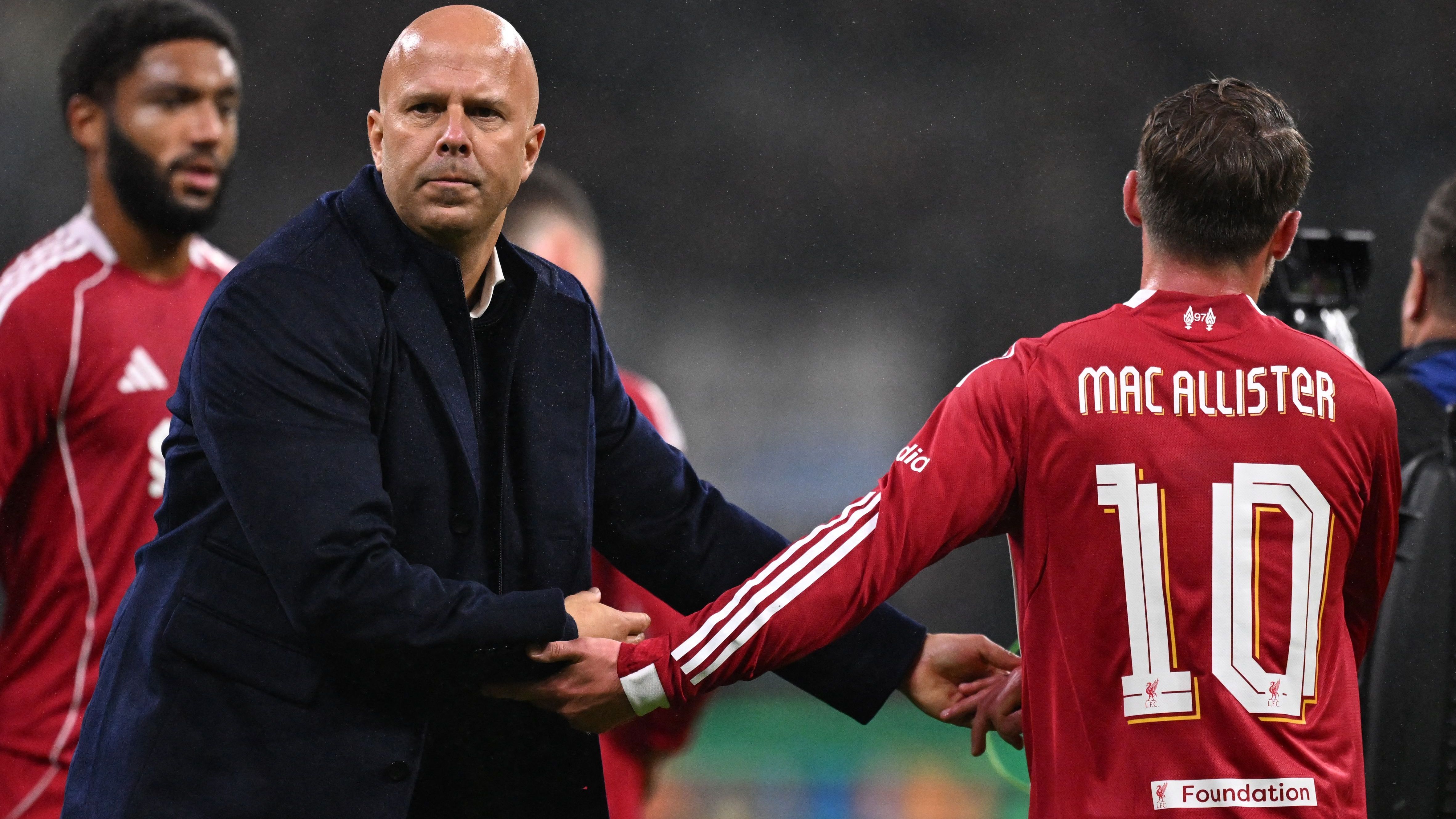 Virgil van Dijk reveals he called players meeting after Man Utd loss but claims Liverpool not in crisis mode