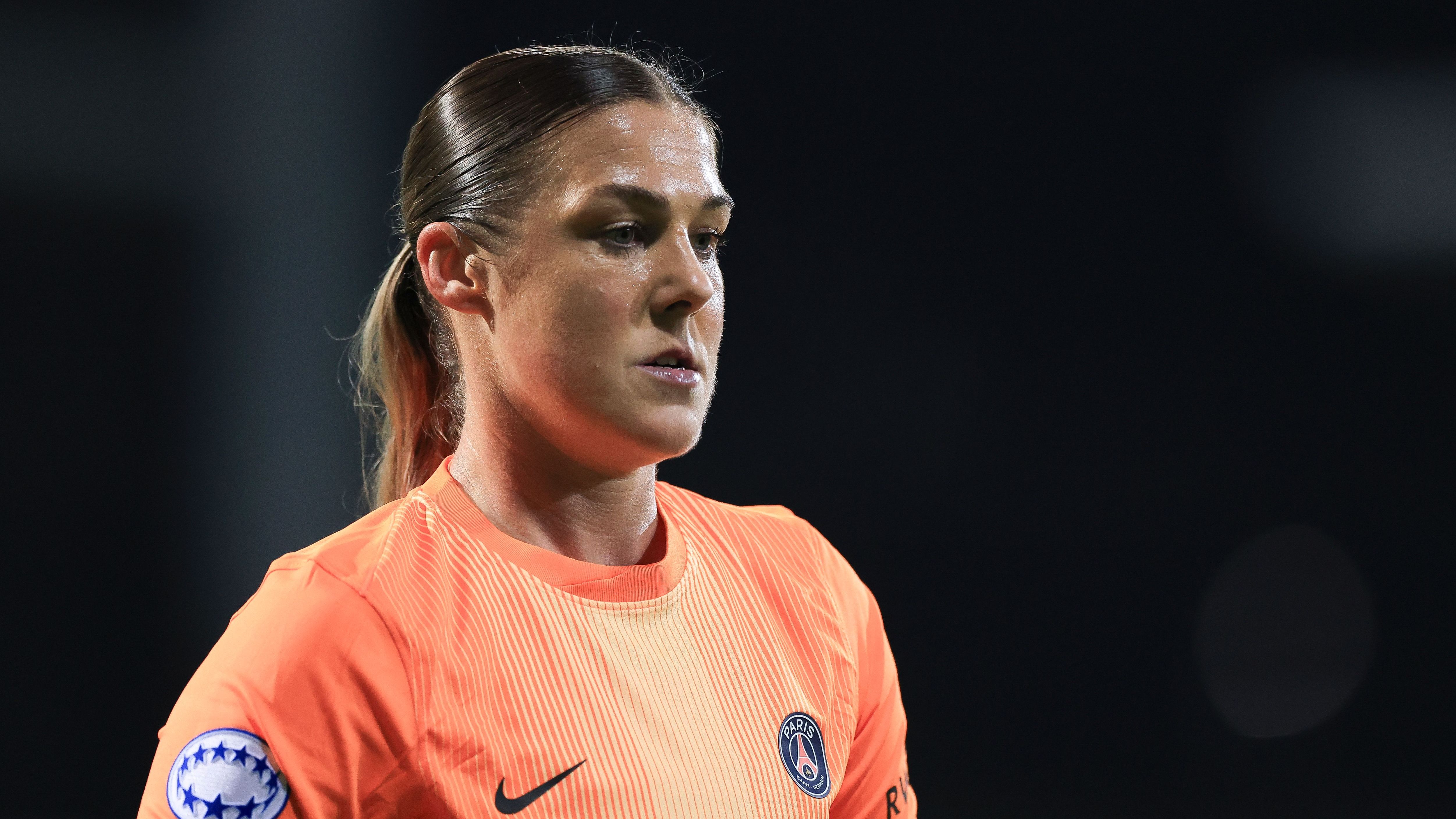 Lionesses legend pulls apart Mary Earps' 'baffling' comments on Hannah Hampton & accuses ex-England goalkeeper of 'disrespecting' Sarina Wiegman