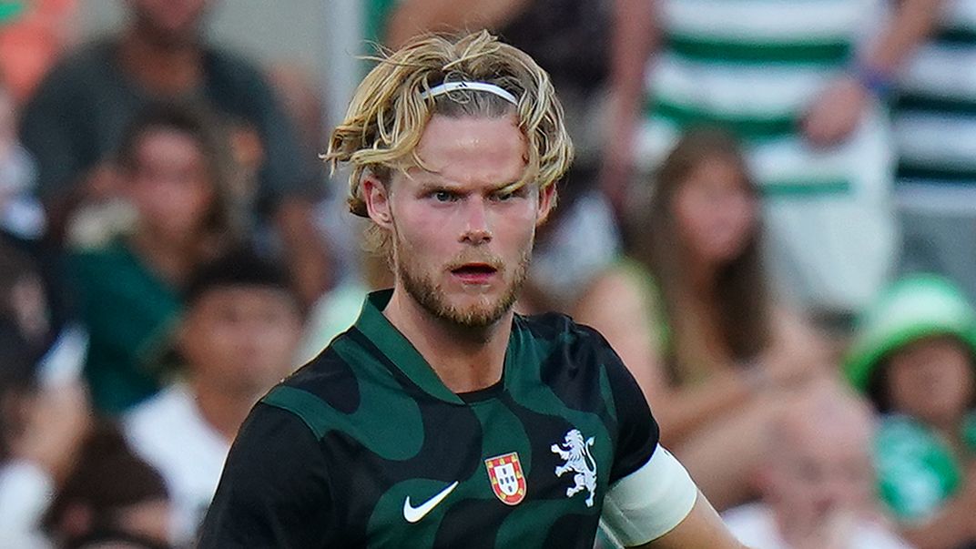 Man Utd lodge first bid for Morten Hjulmand as Ruben Amorim eyes reunion with Sporting CP star but Juventus line up offer for €50m midfielder