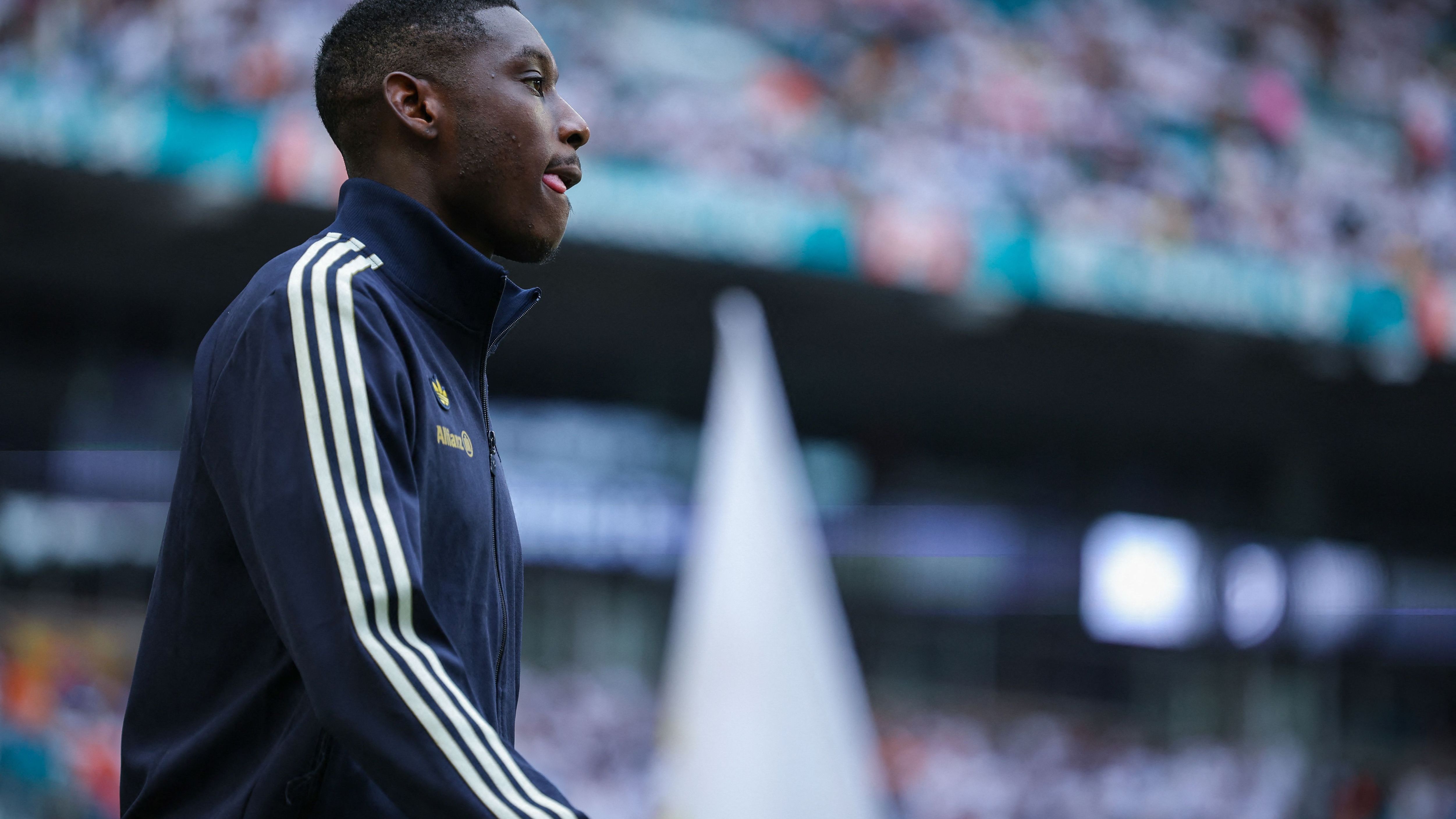 Man Utd & Newcastle turn their attentions to PSG's Randal Kolo Muani in desperate search for new striker